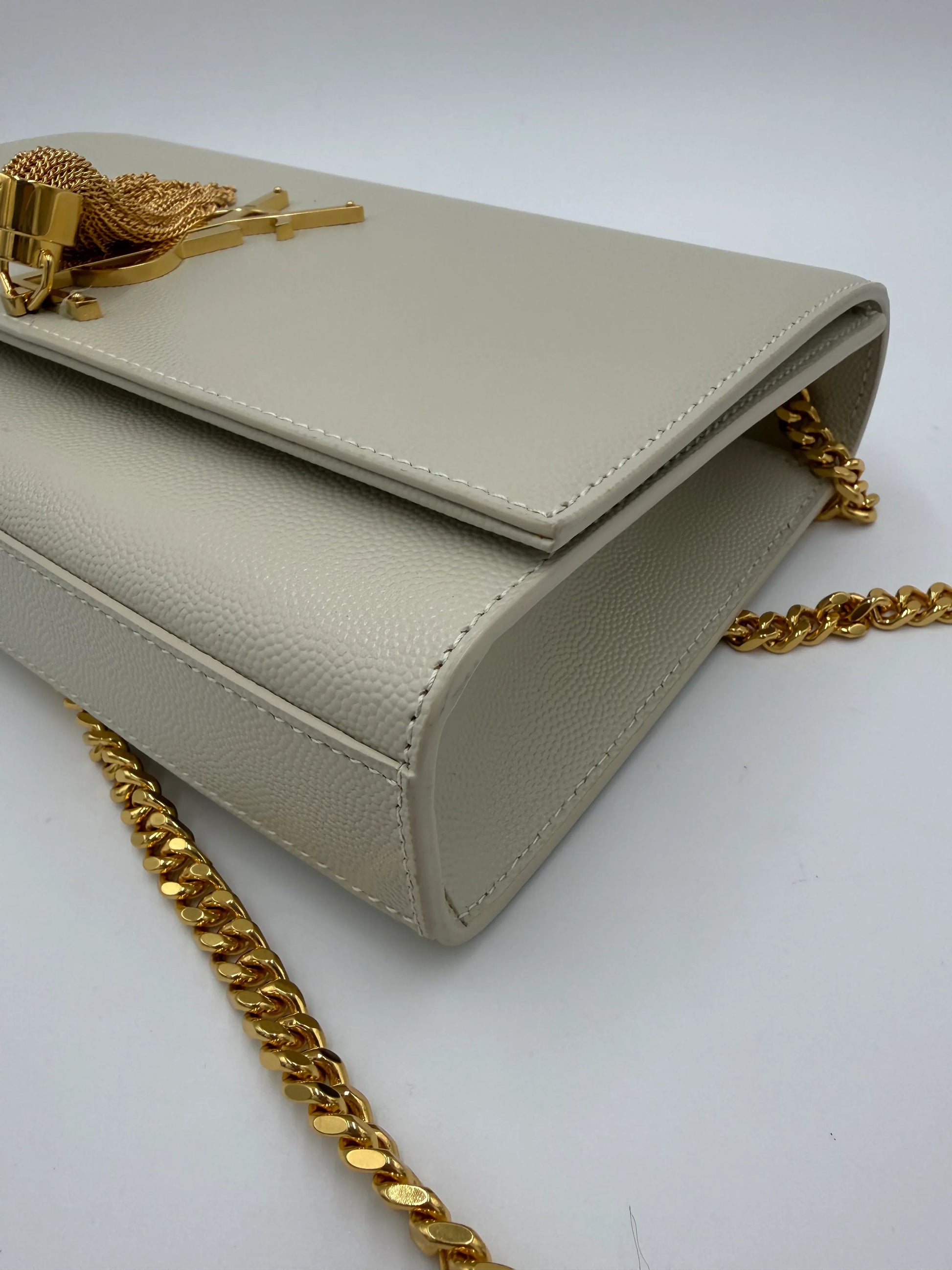 Saint-Laurent-Borsa-Kate-Medium-con-Nappa-Pelle-Grain-de-Poudre-Avorio-70265908232516 - Pally Vintage Closet