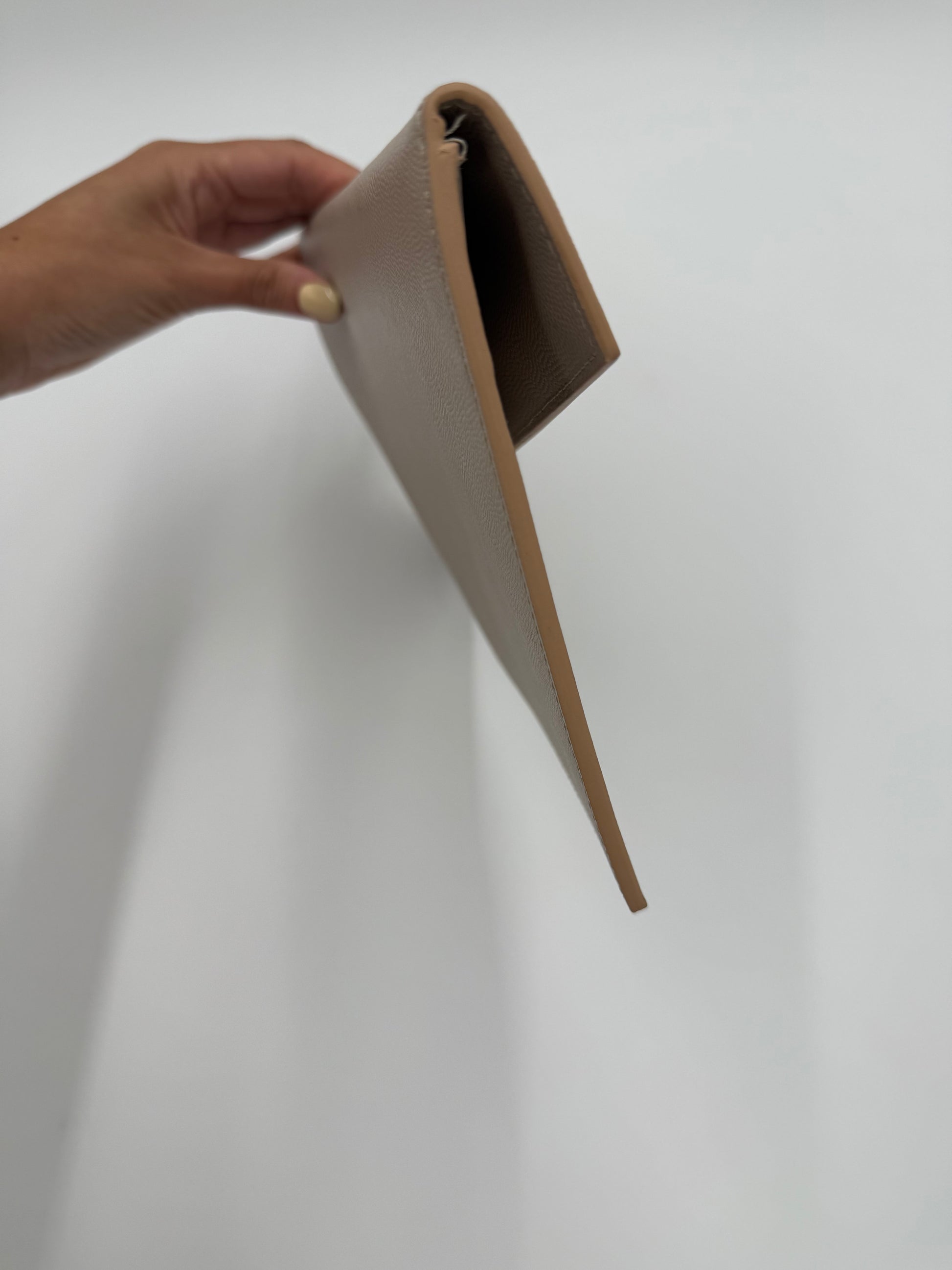 Saint Laurent Pochette Uptown Pelle Goffrata Grain de Poudre Beige - Pally Vintage Closet