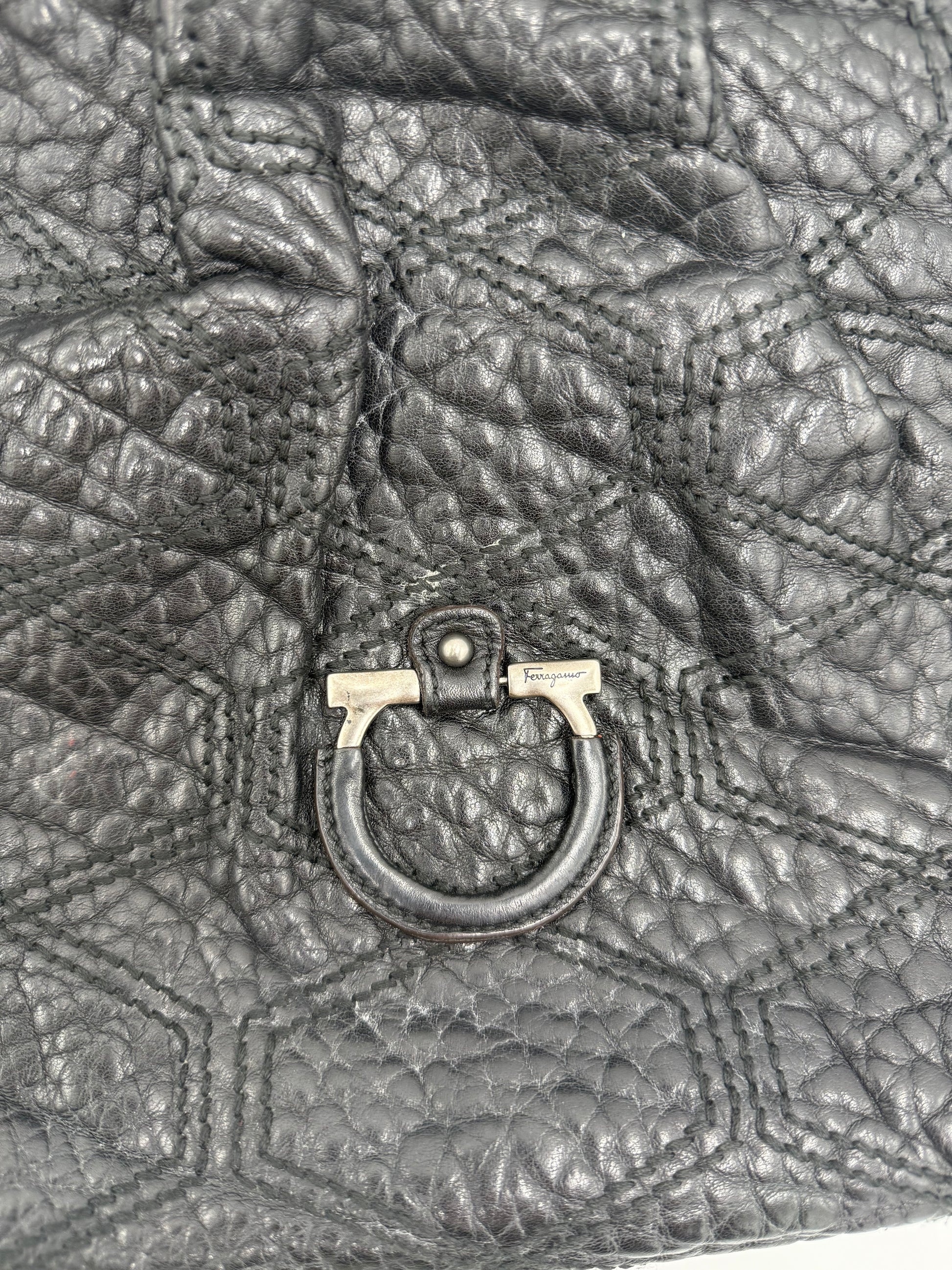 Salvatore Ferragamo Borsa Vintage Hobo in Pelle Nera - Pally Vintage Closet