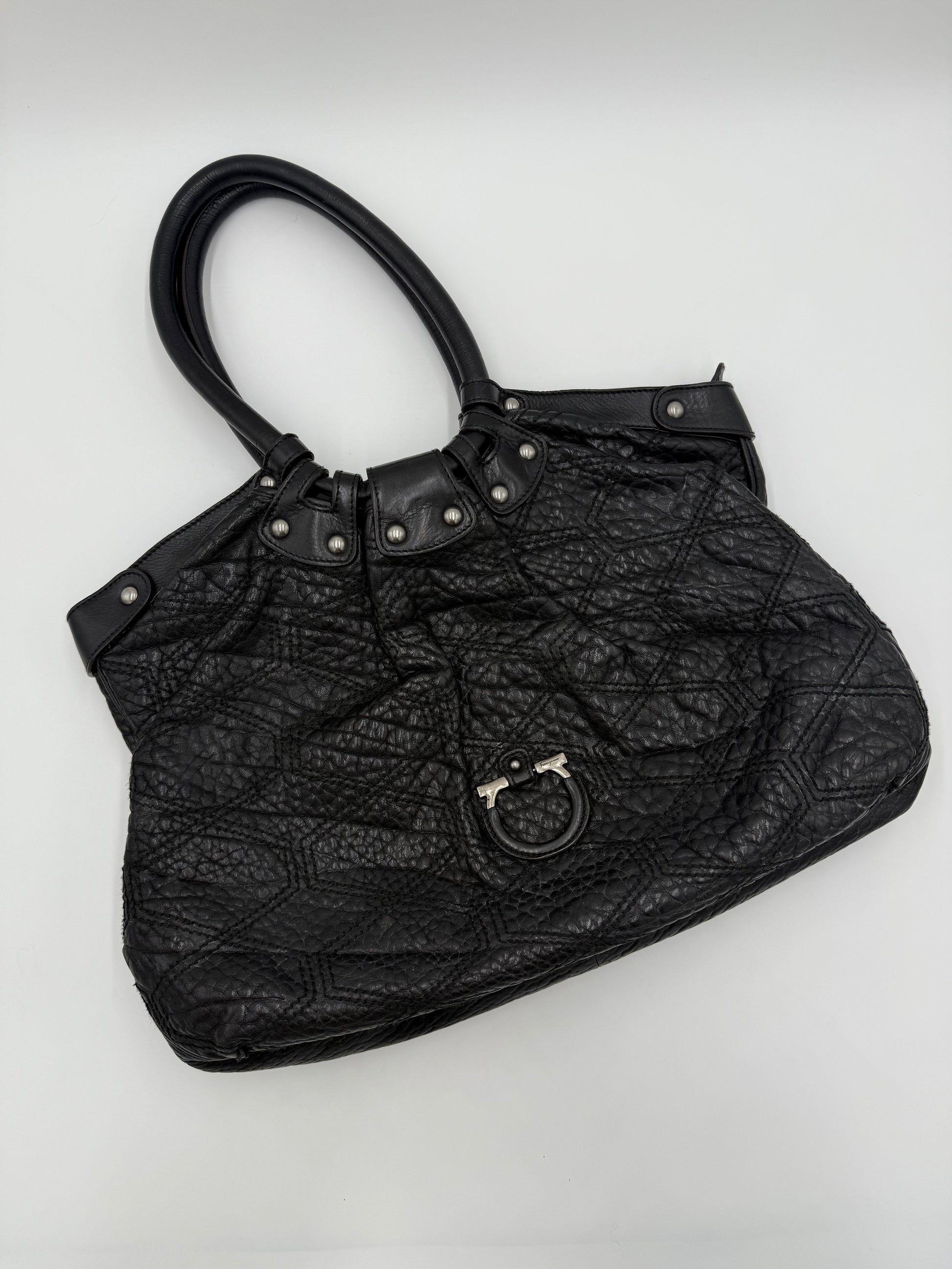 Salvatore Ferragamo Borsa Vintage Hobo in Pelle Nera - Pally Vintage Closet