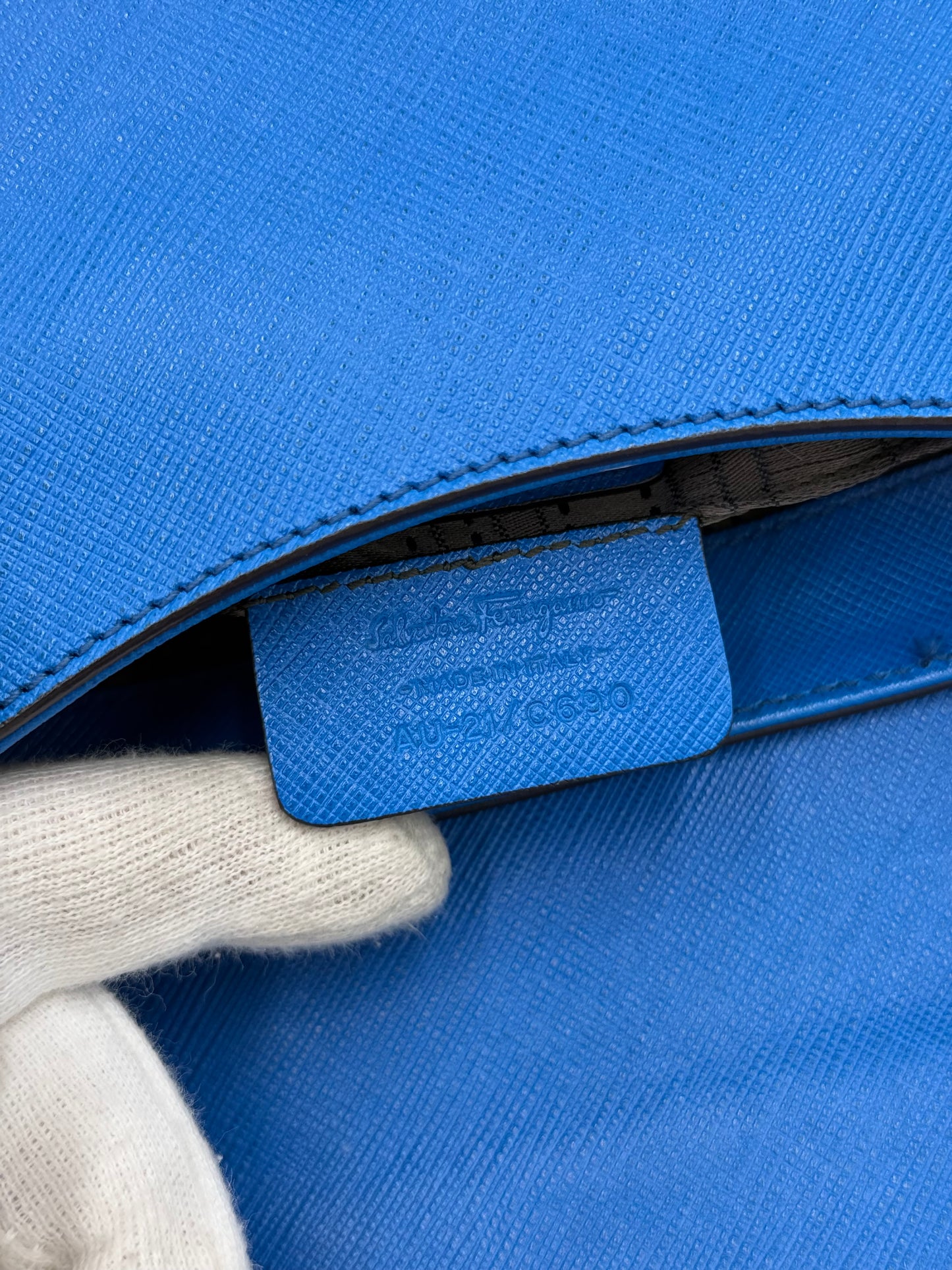 Salvatore Ferragamo Borsa a Tracolla Gancini in Pelle Blu Elettrico - Pally Vintage Closet