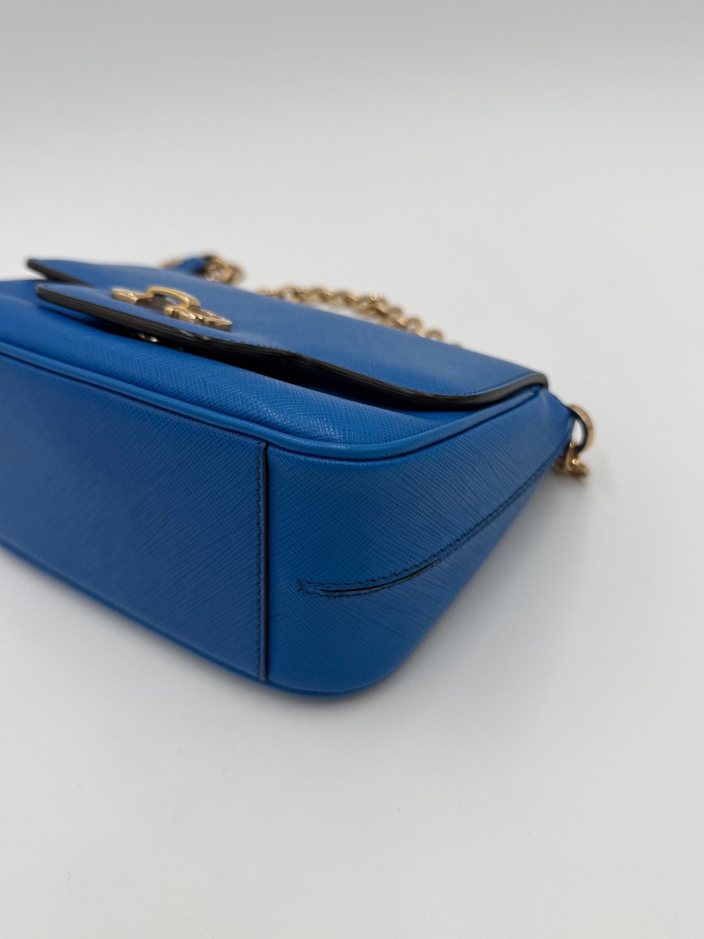 Salvatore Ferragamo Borsa a Tracolla Gancini in Pelle Blu Elettrico - Pally Vintage Closet