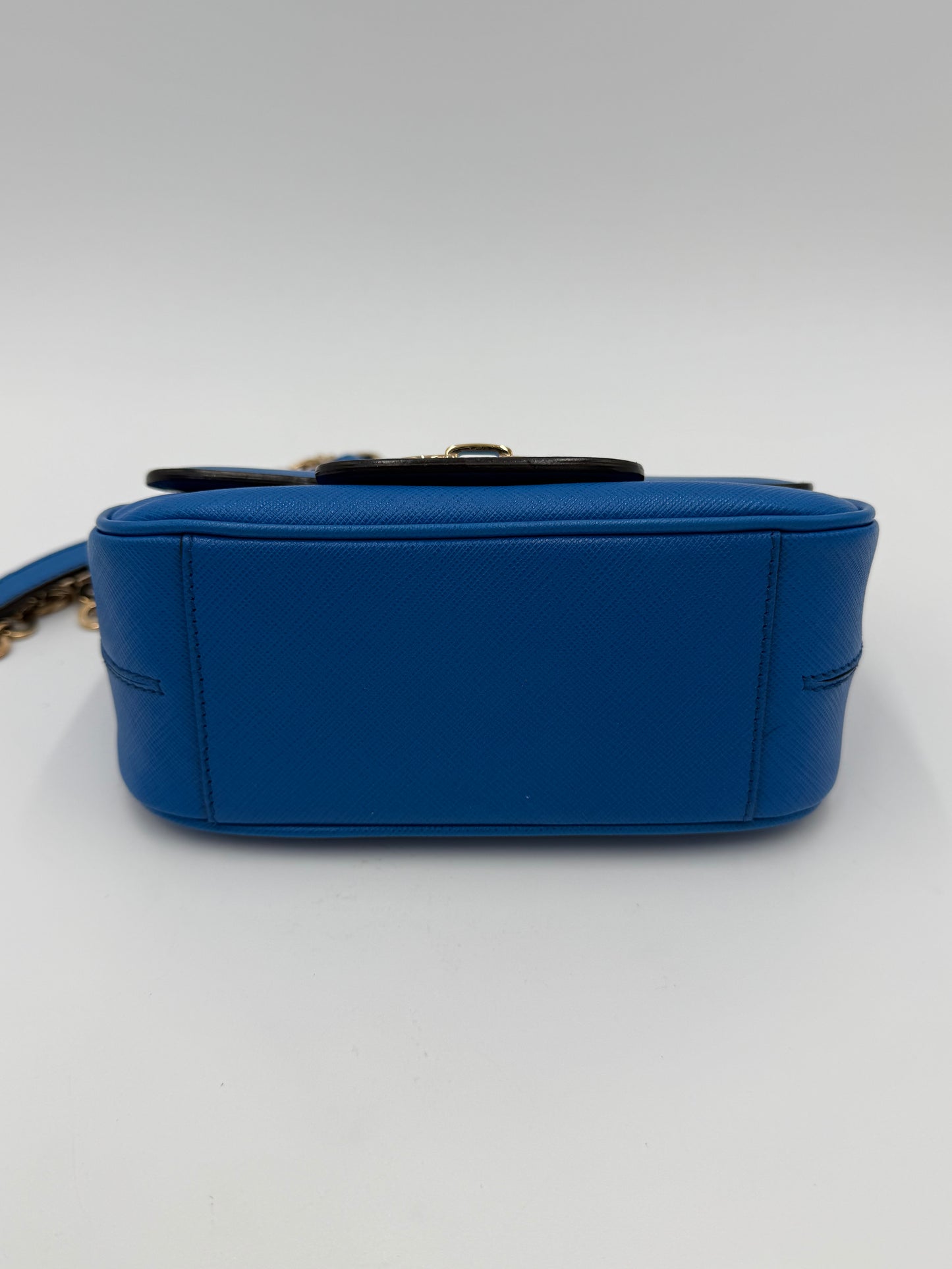 Salvatore Ferragamo Borsa a Tracolla Gancini in Pelle Blu Elettrico - Pally Vintage Closet