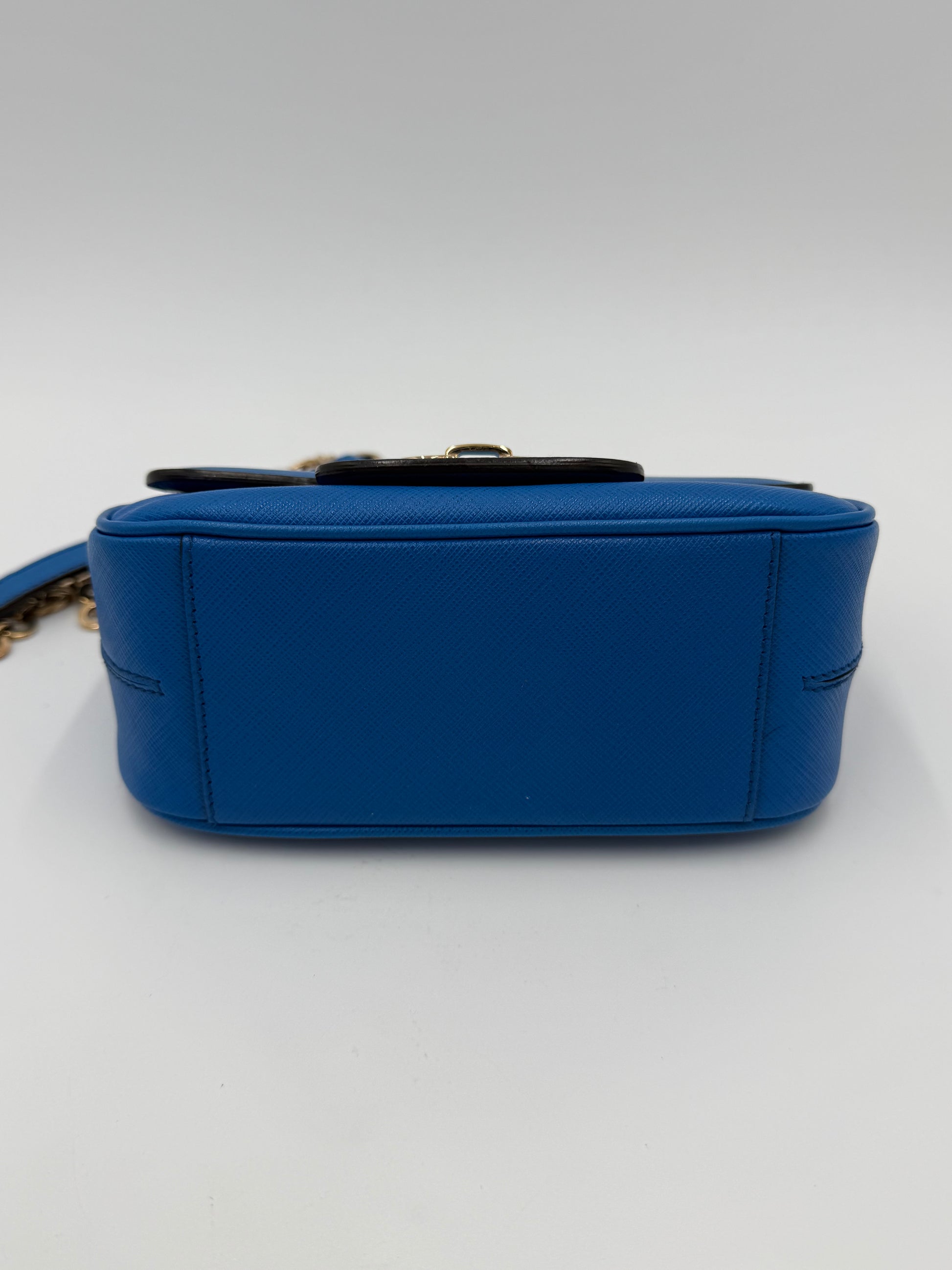 Salvatore Ferragamo Borsa a Tracolla Gancini in Pelle Blu Elettrico - Pally Vintage Closet