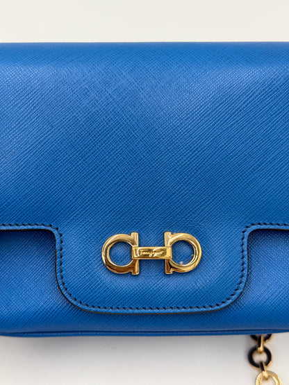 Salvatore Ferragamo Borsa a Tracolla Gancini in Pelle Blu Elettrico - Pally Vintage Closet