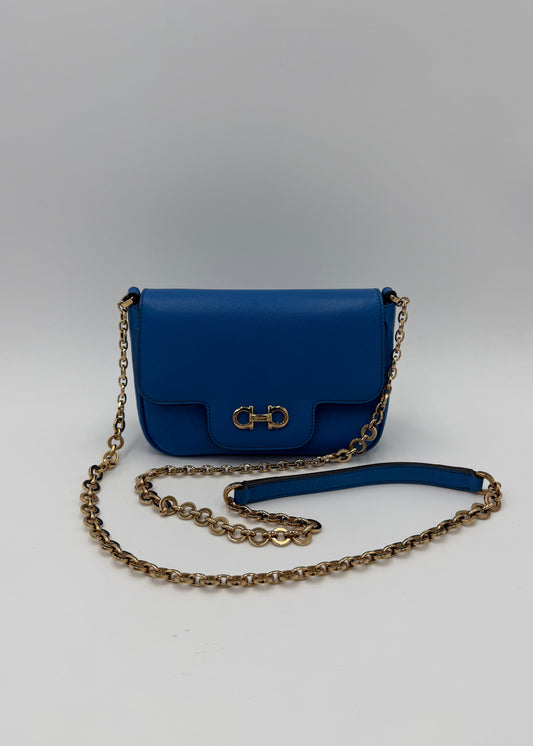 Salvatore Ferragamo Borsa a Tracolla Gancini in Pelle Blu Elettrico - Pally Vintage Closet