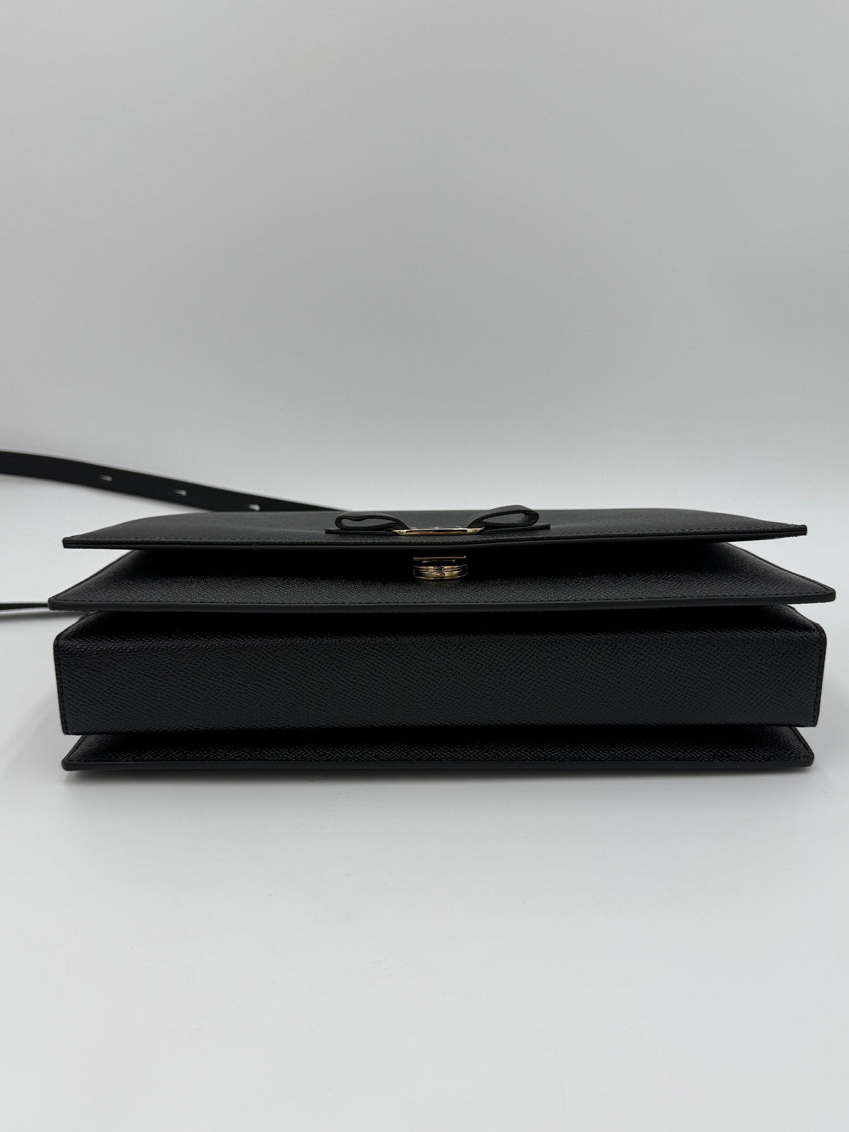 Salvatore Ferragamo Borsa a Tracolla Vara Bow in Pelle Saffiano Nera - Pally Vintage Closet