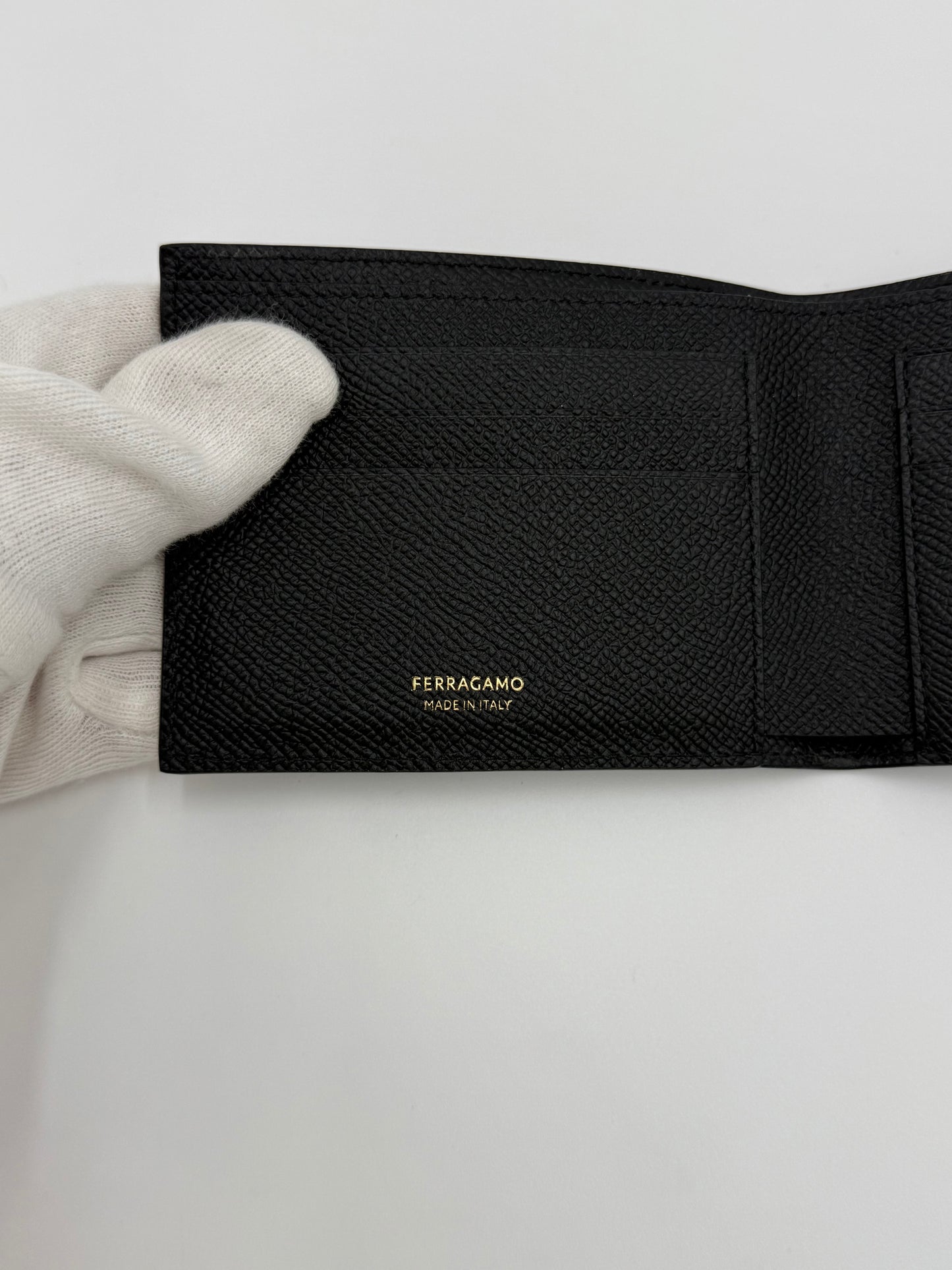 Salvatore Ferragamo Portafoglio Bi-Fold Gancini Nero - Pally Vintage Closet