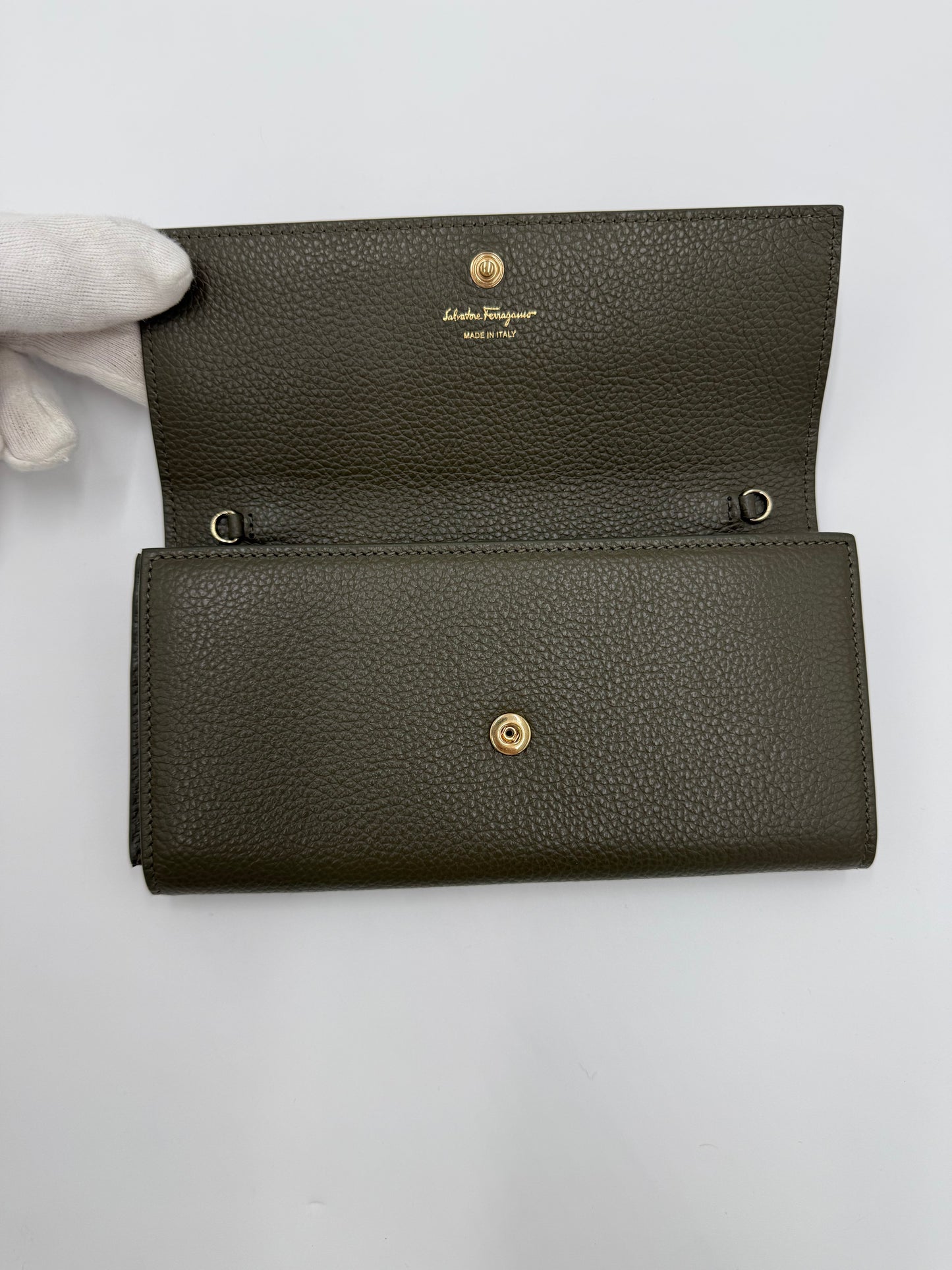 Salvatore Ferragamo Portafoglio Gancini in Pelle Cachi - Pally Vintage Closet