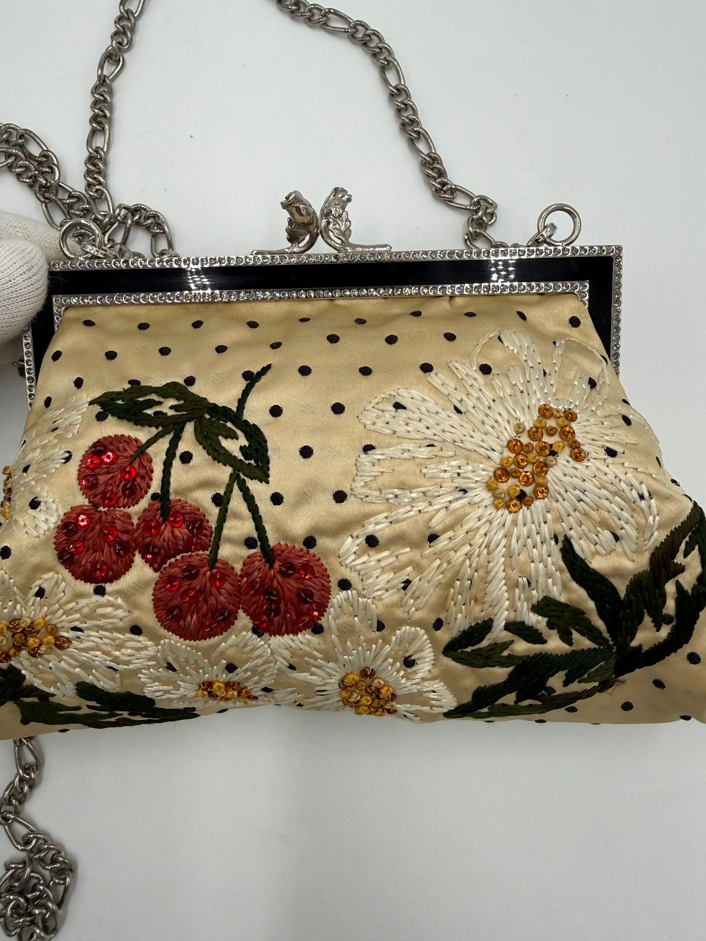 Valentino-Garavani-Borsa-Gioiello-Vintage-con-Ricami-Floreali-e-Ciliegie-Avorio-70314505175364 - Pally Vintage Closet