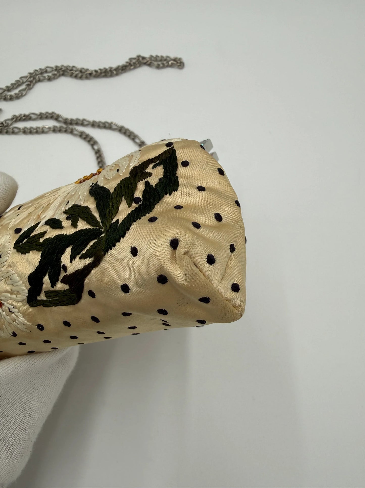Valentino-Garavani-Borsa-Gioiello-Vintage-con-Ricami-Floreali-e-Ciliegie-Avorio-70314505371972 - Pally Vintage Closet