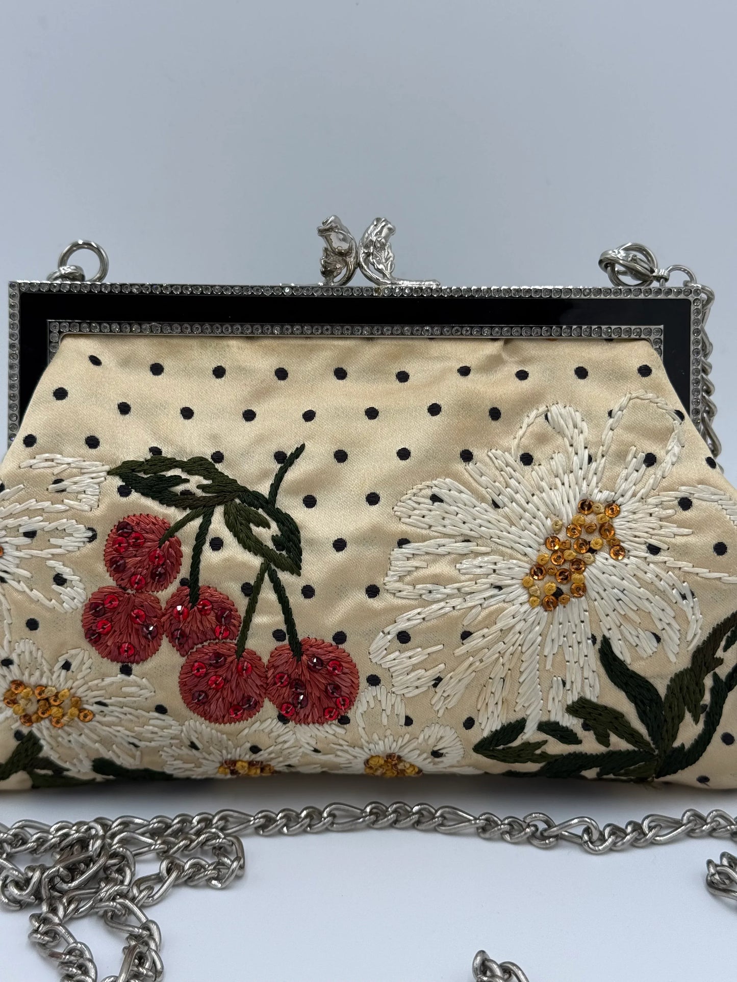 Valentino-Garavani-Borsa-Gioiello-Vintage-con-Ricami-Floreali-e-Ciliegie-Avorio-70314505666884 - Pally Vintage Closet
