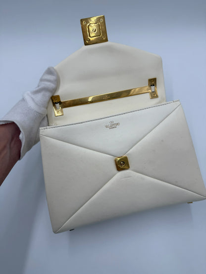 Valentino-Garavani-Borsa-One-Stud-Top-Handle-in-Pelle-Avorio-67790408941892 - Pally Vintage Closet