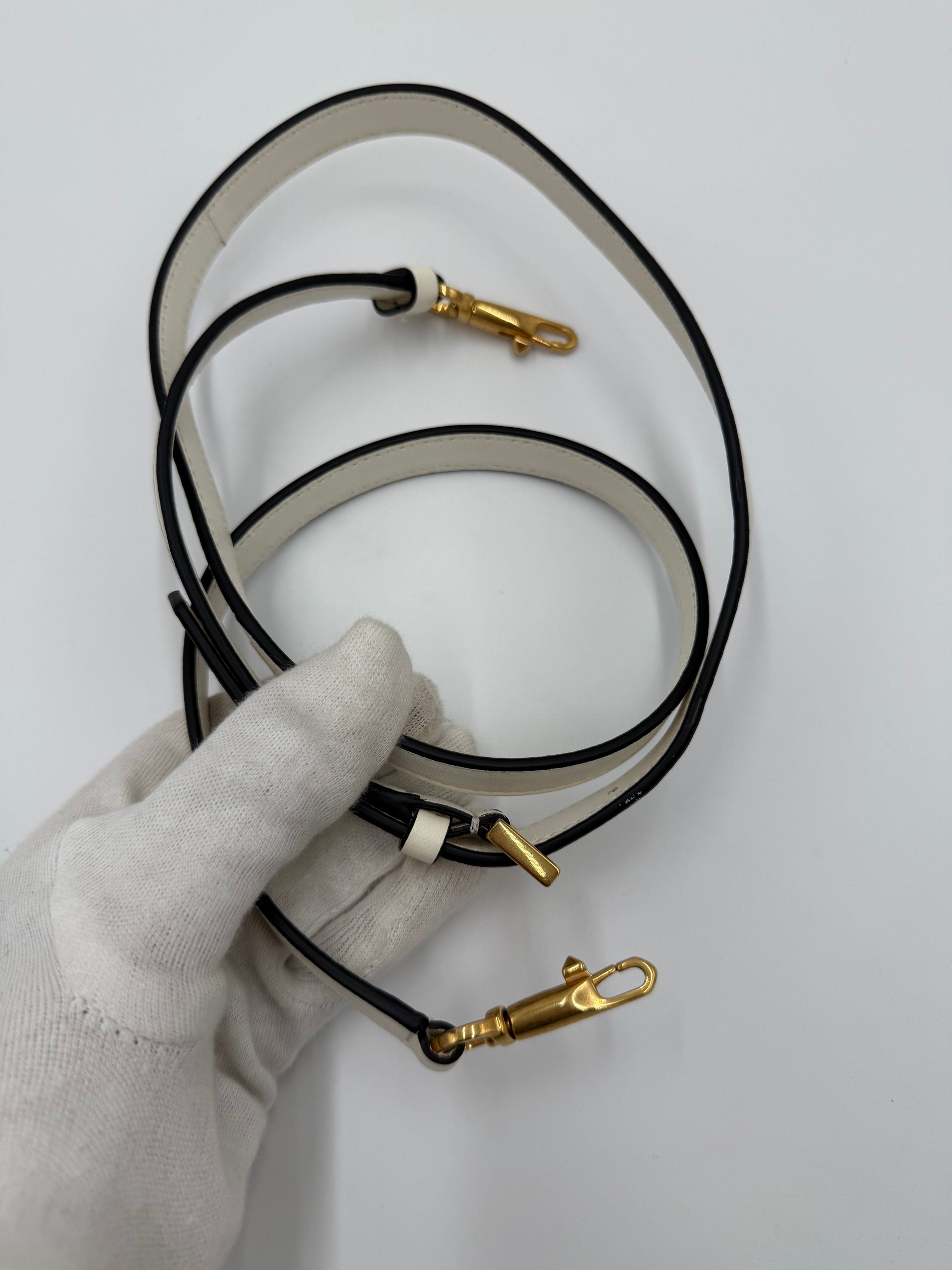 Valentino Garavani Borsa One Stud Top Handle in Pelle Avorio - Pally Vintage Closet