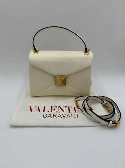Valentino-Garavani-Borsa-One-Stud-Top-Handle-in-Pelle-Avorio-67790409204036 - Pally Vintage Closet