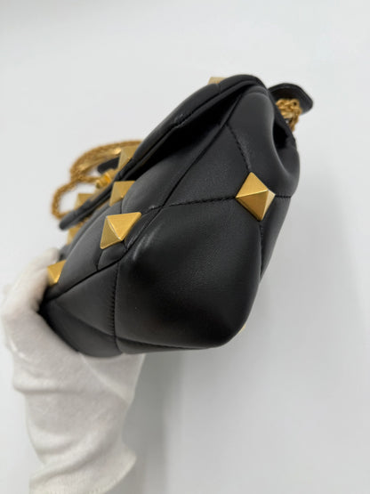 Valentino-Garavani-Borsa-Roman-Spike-in-Pelle-Trapuntata-Nera-67790367981892 - Pally Vintage Closet