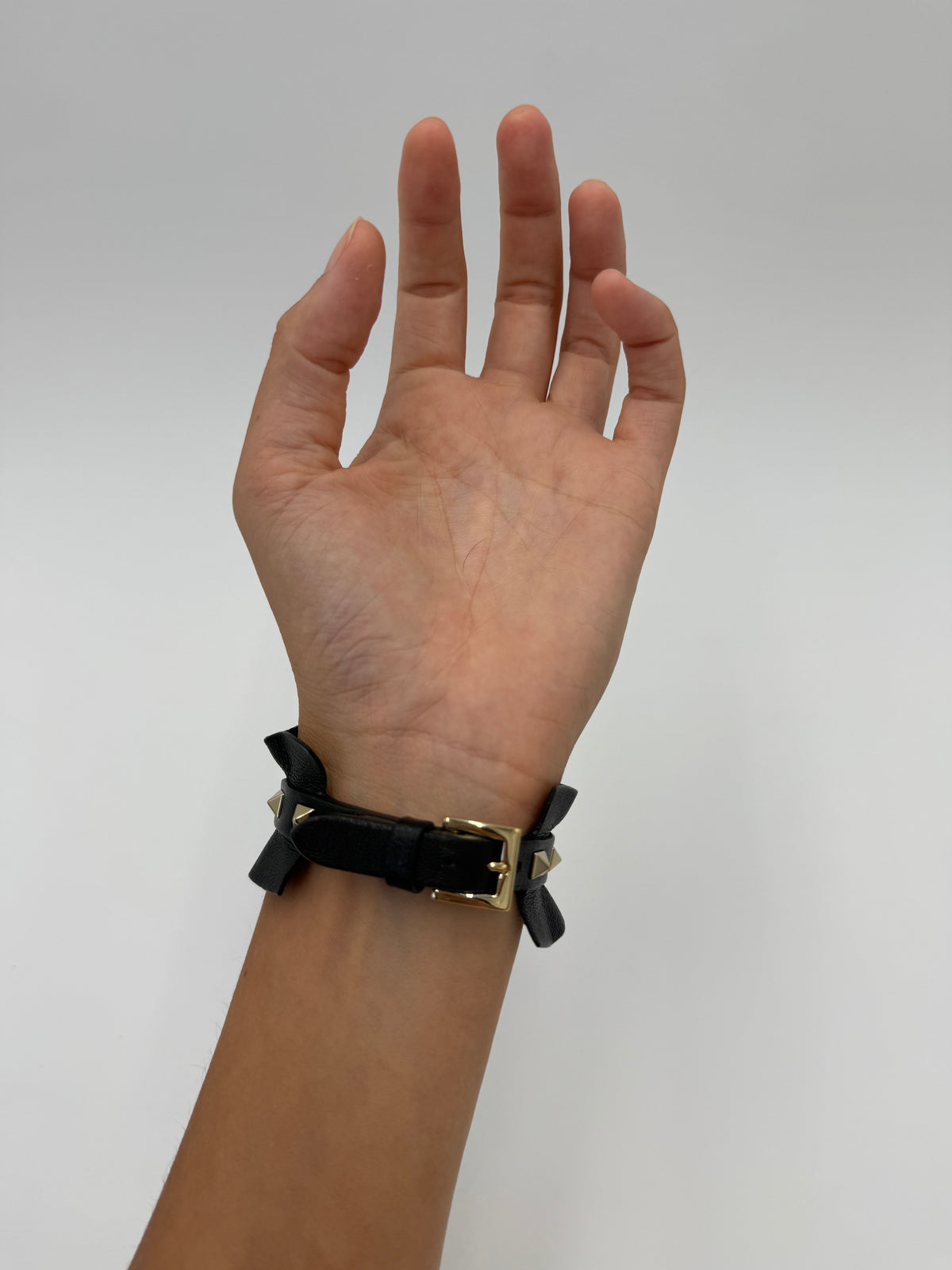 Valentino Garavani Bracciale Rockstud in Pelle con Volant Nero - Pally Vintage Closet