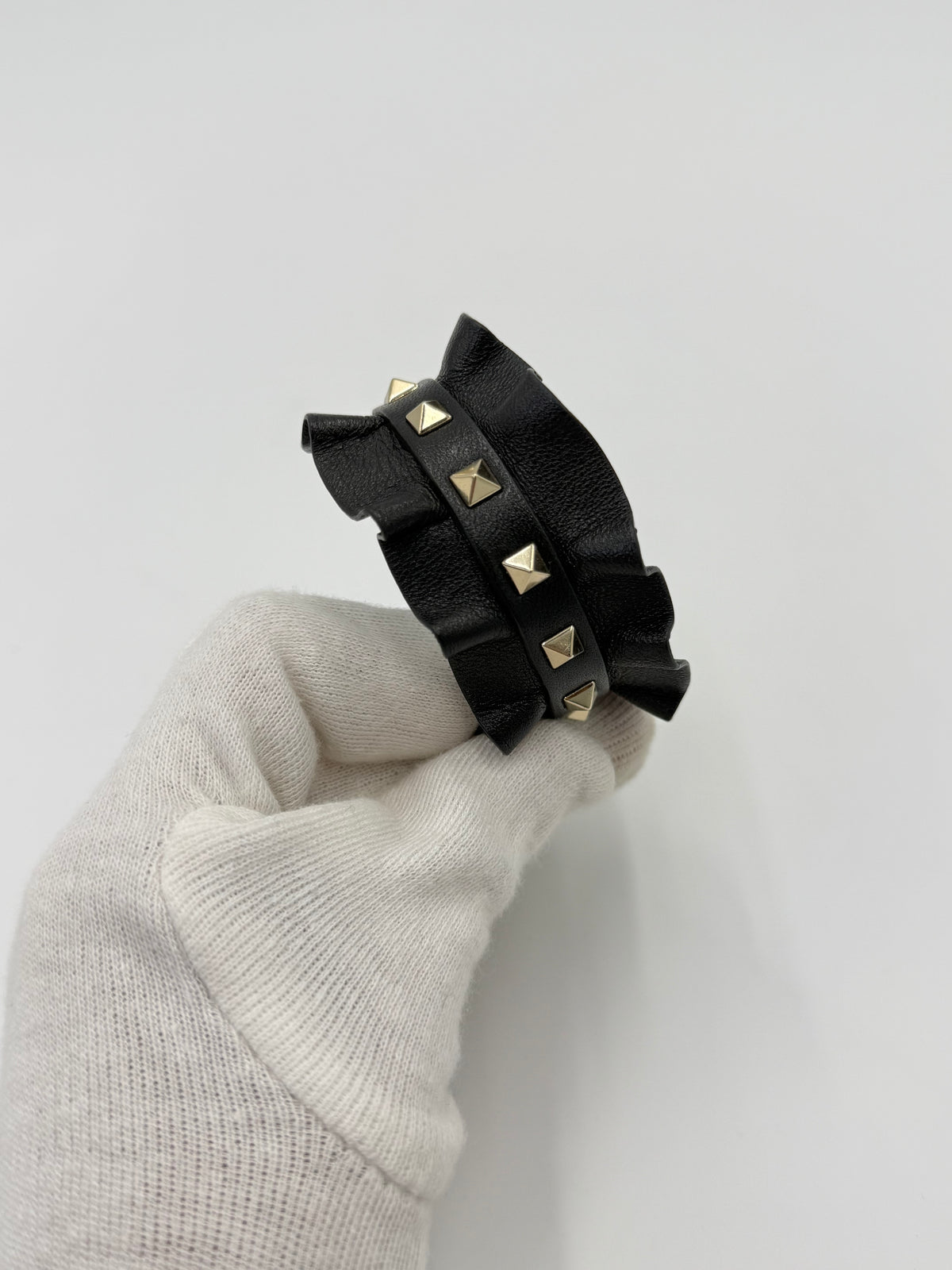 Valentino Garavani Bracciale Rockstud in Pelle con Volant Nero - Pally Vintage Closet