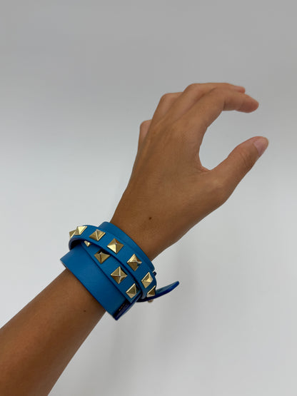 Valentino Garavani Bracciale Rockstud in Pelle e Borchie Azzurro - Pally Vintage Closet