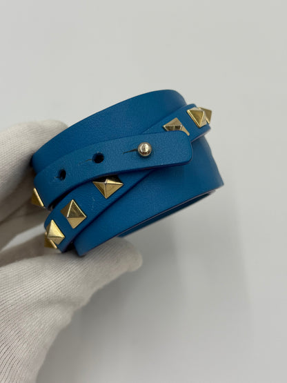 Valentino Garavani Bracciale Rockstud in Pelle e Borchie Azzurro - Pally Vintage Closet