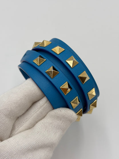 Valentino Garavani Bracciale Rockstud in Pelle e Borchie Azzurro - Pally Vintage Closet