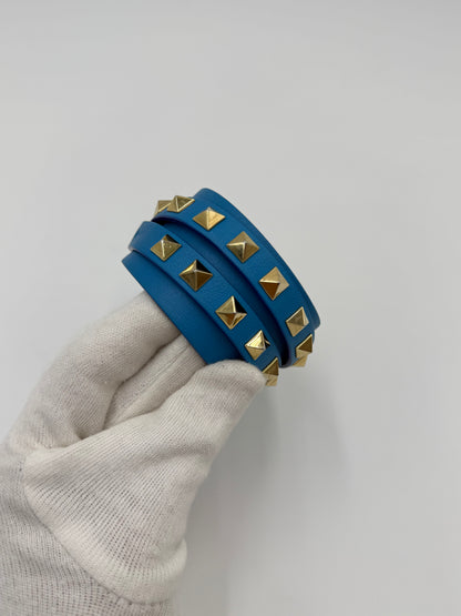 Valentino Garavani Bracciale Rockstud in Pelle e Borchie Azzurro - Pally Vintage Closet