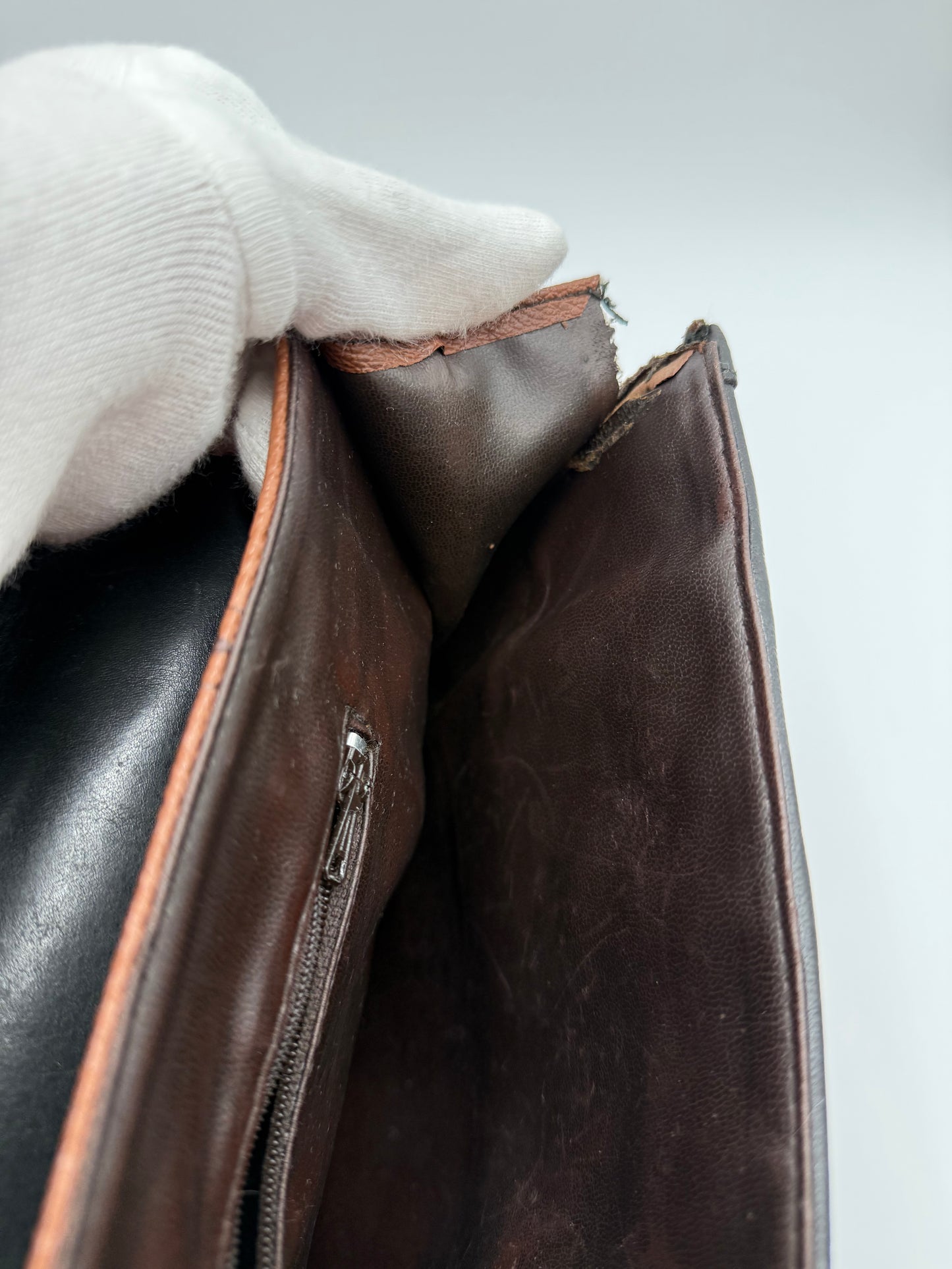 Valentino Garavani Clutch Vintage con Monogram V Marrone - Pally Vintage Closet