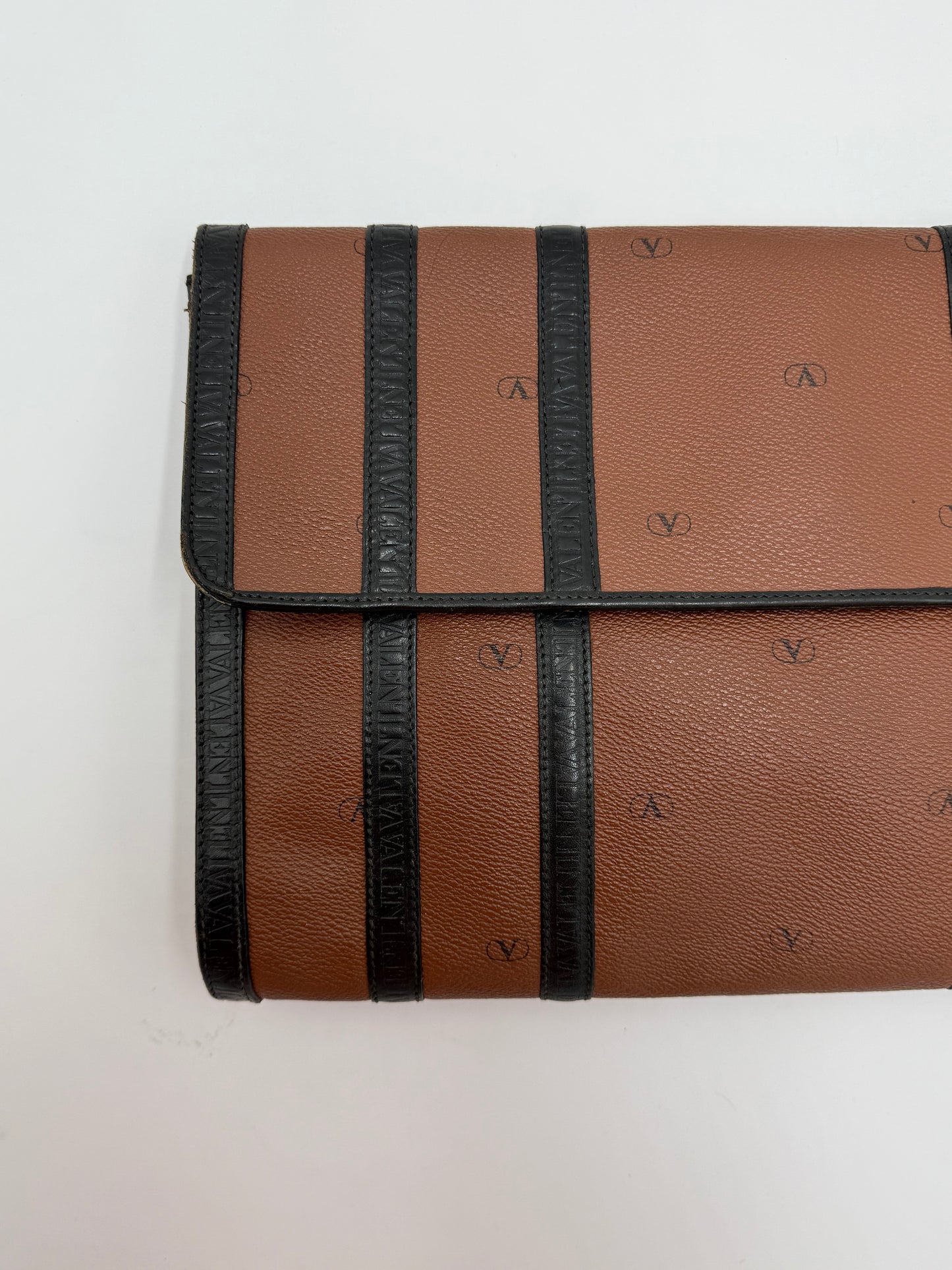 Valentino Garavani Clutch Vintage con Monogram V Marrone - Pally Vintage Closet