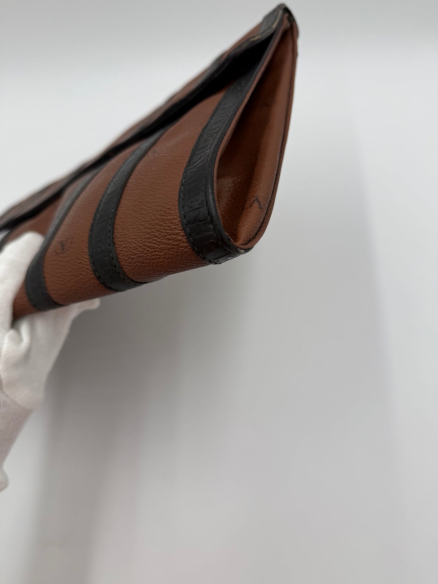 Valentino Garavani Clutch Vintage con Monogram V Marrone - Pally Vintage Closet