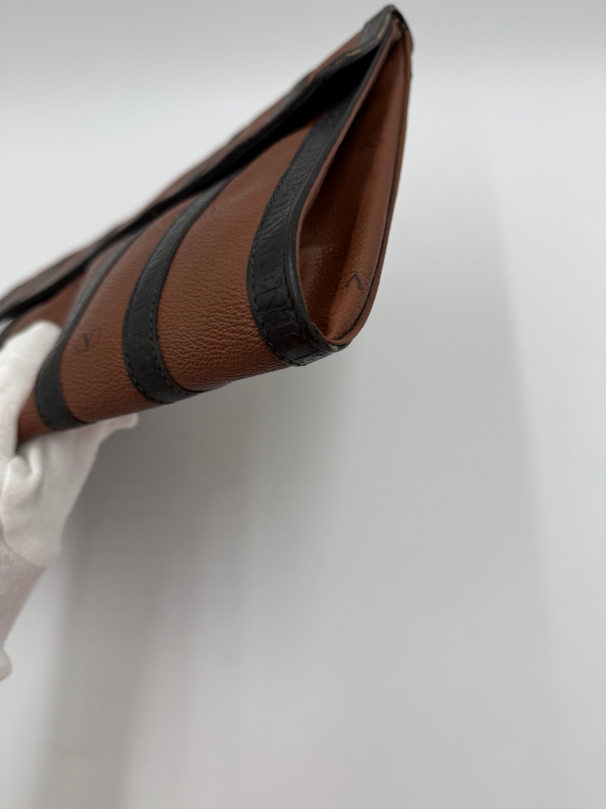 Valentino Garavani Clutch Vintage con Monogram V Marrone - Pally Vintage Closet