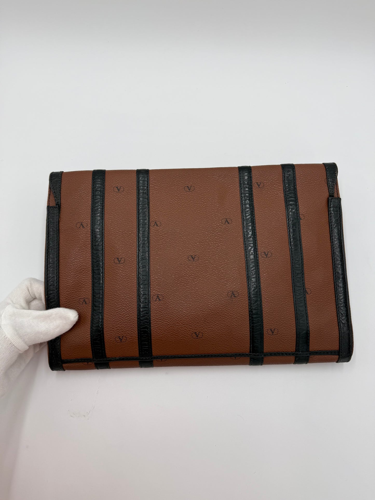 Valentino Garavani Clutch Vintage con Monogram V Marrone - Pally Vintage Closet