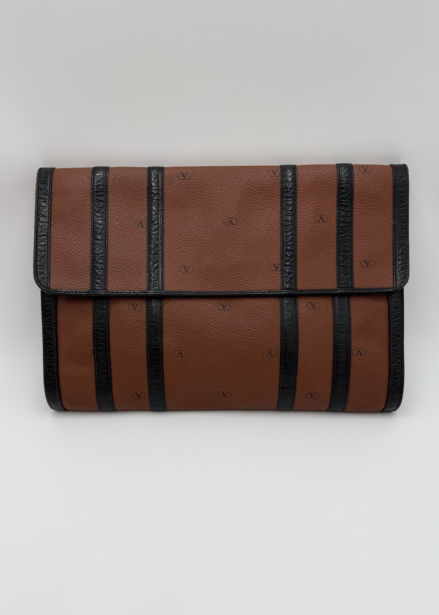 Valentino Garavani Clutch Vintage con Monogram V Marrone - Pally Vintage Closet