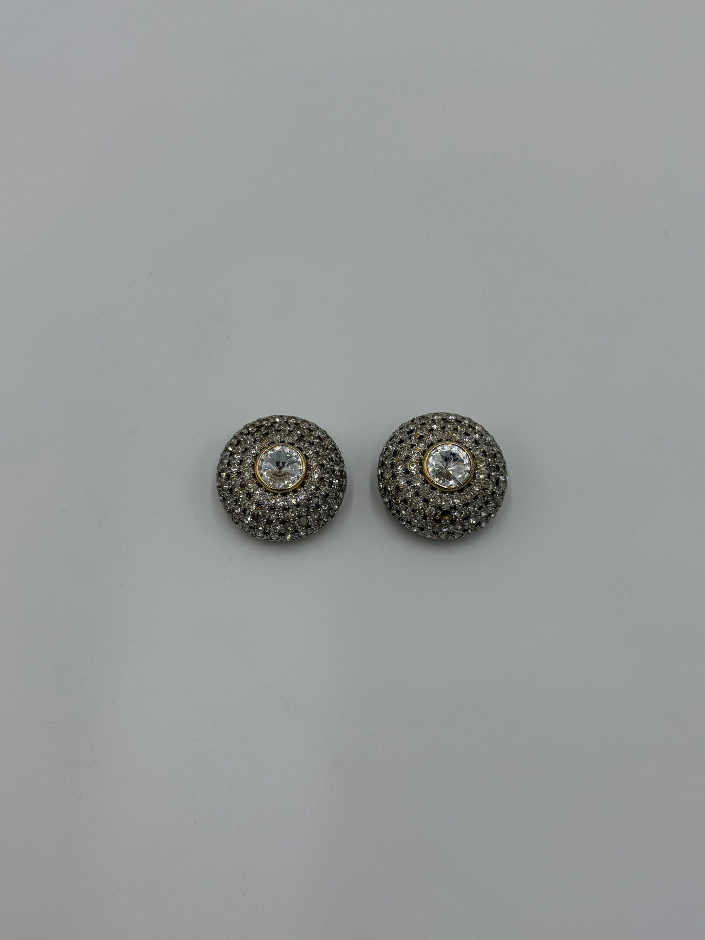 Valentino Garavani Orecchini Vintage Pavé di Cristalli Design a Cupola - Pally Vintage Closet