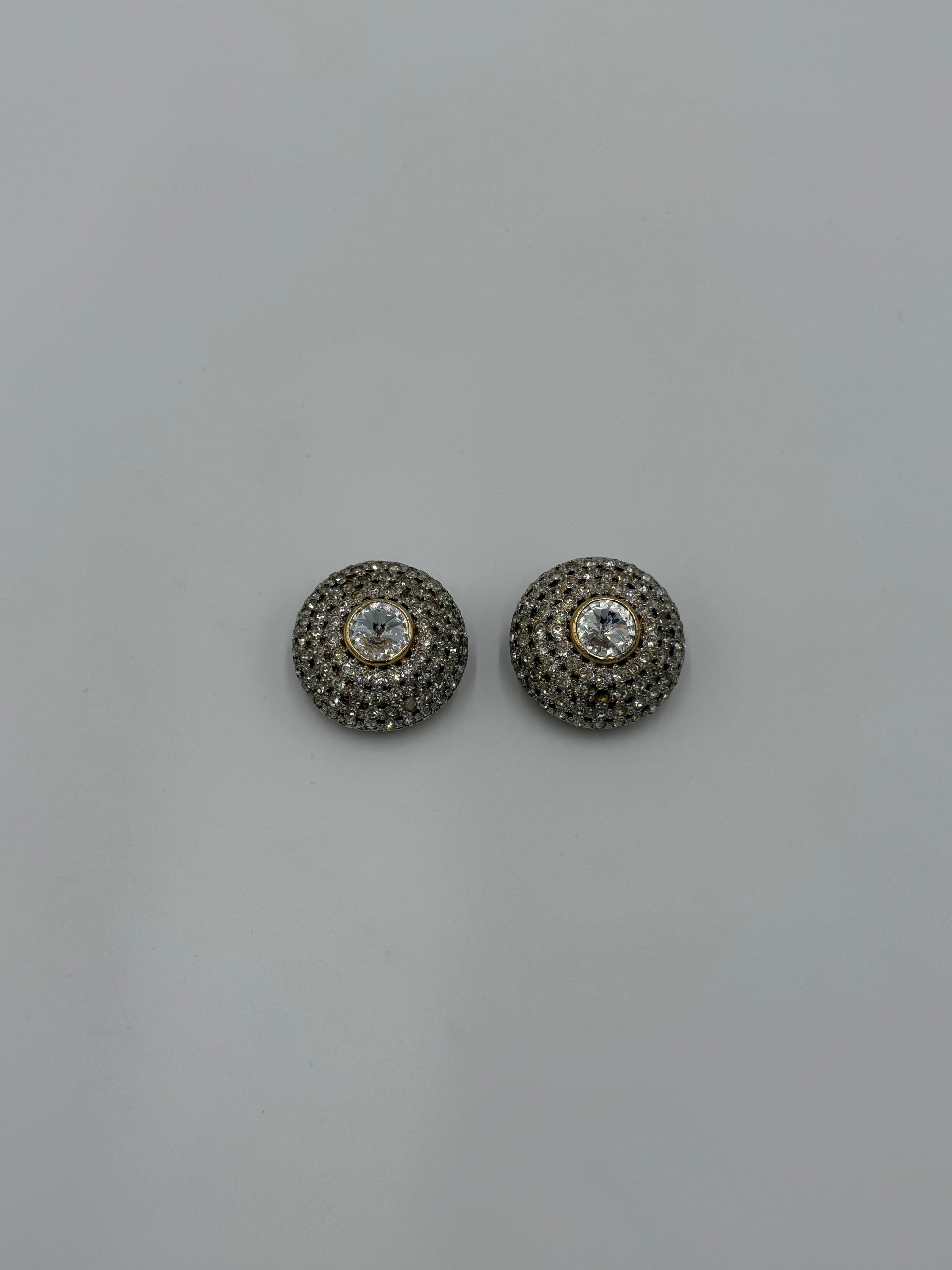 Valentino Garavani Orecchini Vintage Pavé di Cristalli Design a Cupola - Pally Vintage Closet