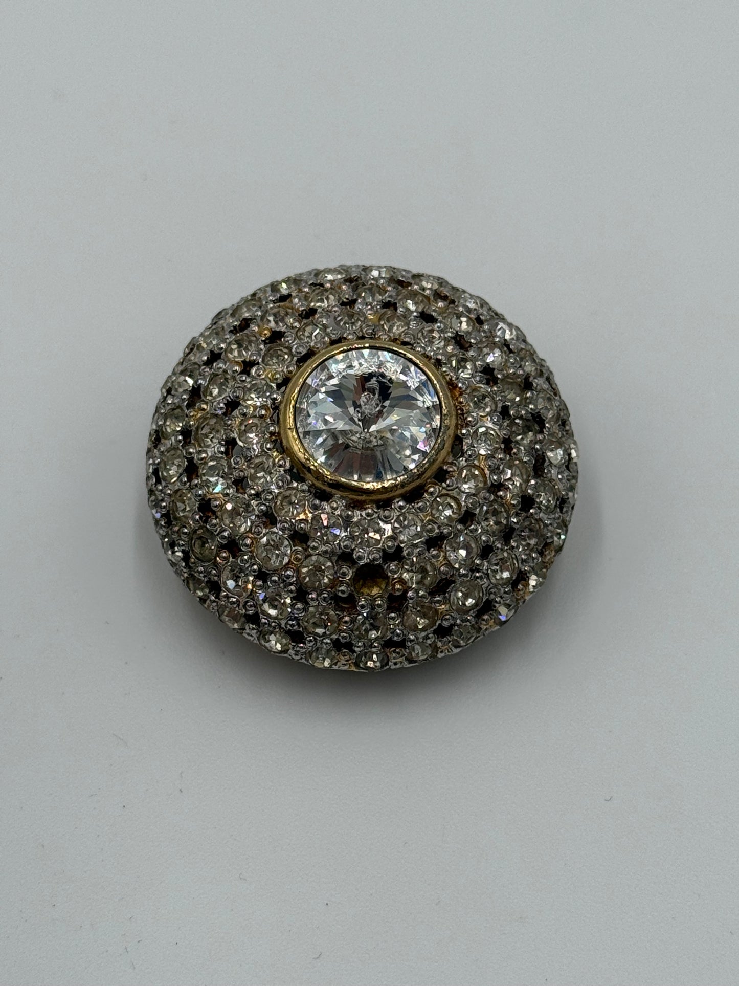 Valentino Garavani Orecchini Vintage Pavé di Cristalli Design a Cupola - Pally Vintage Closet