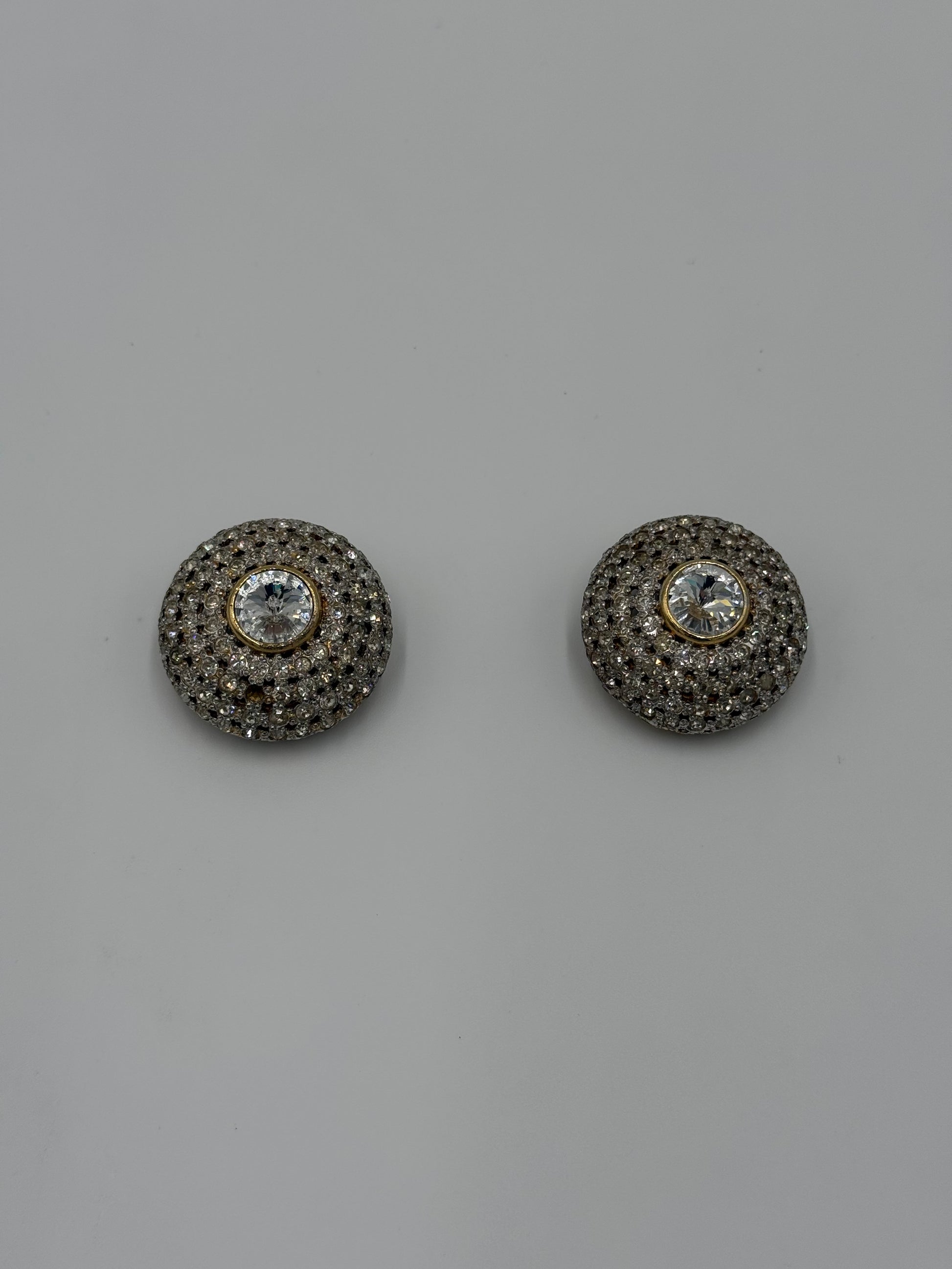 Valentino Garavani Orecchini Vintage Pavé di Cristalli Design a Cupola - Pally Vintage Closet