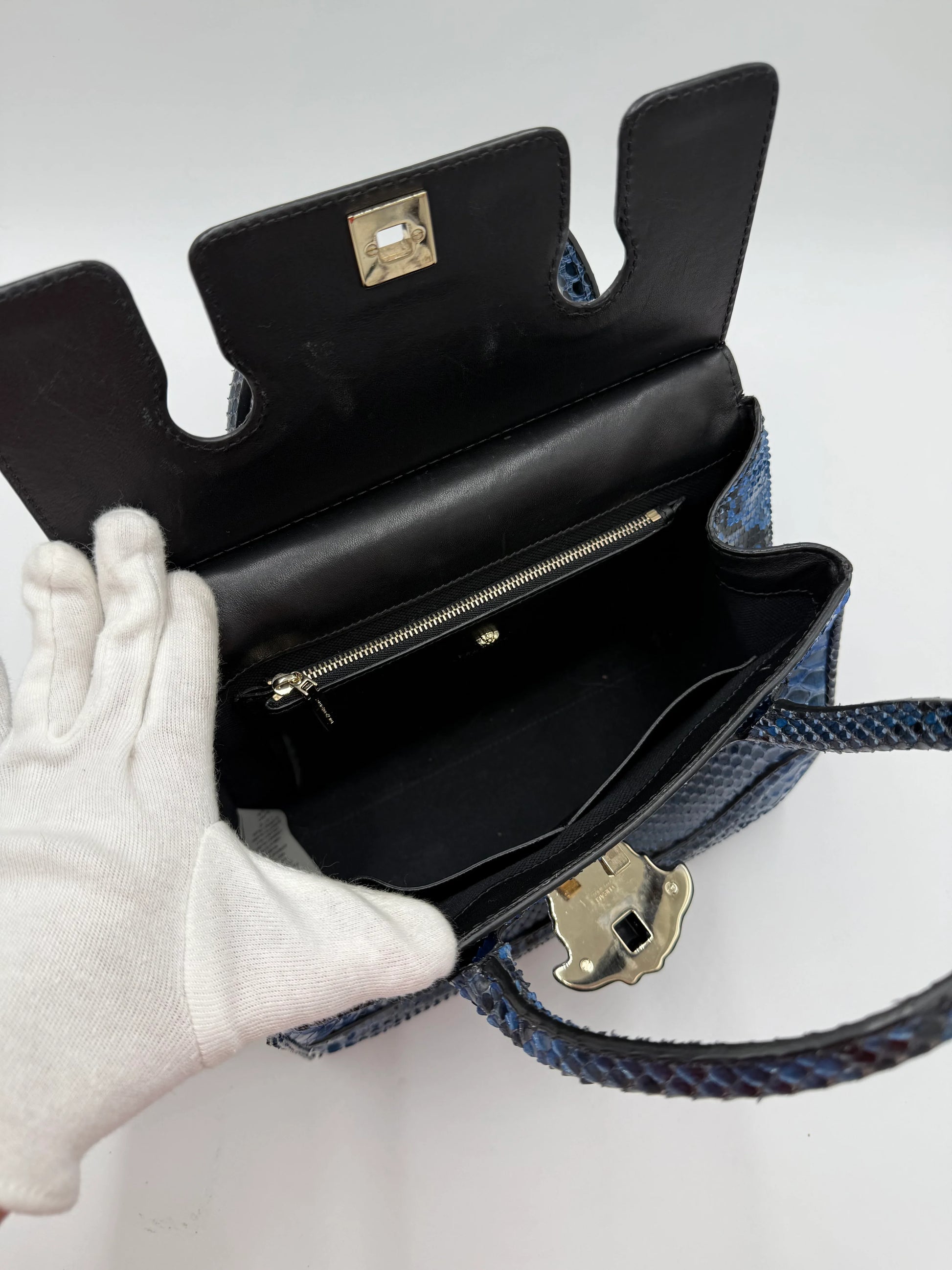 Versace-Borsa-a-Mano-Medusa-in-Pelle-Esotica-Blu-68618925801796 - Pally Vintage Closet