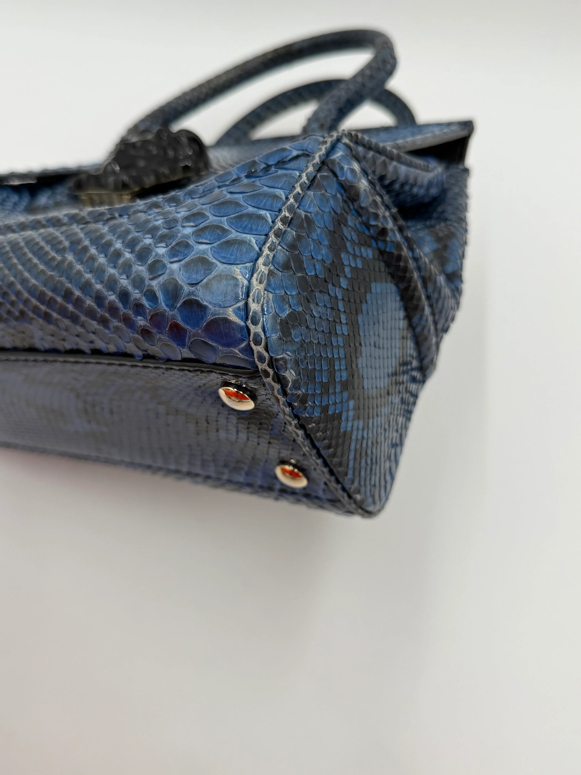 Versace-Borsa-a-Mano-Medusa-in-Pelle-Esotica-Blu-68618925932868 - Pally Vintage Closet
