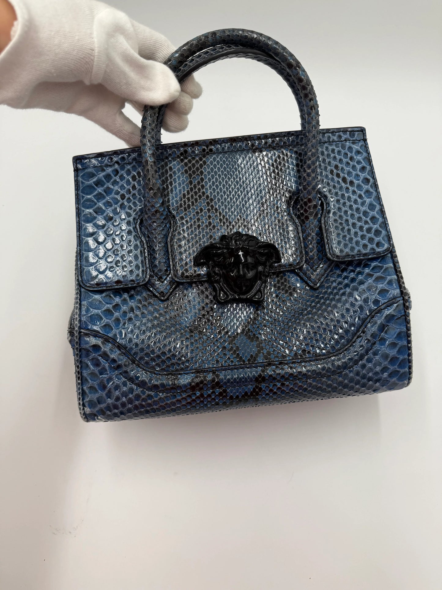 Versace-Borsa-a-Mano-Medusa-in-Pelle-Esotica-Blu-68618926063940 - Pally Vintage Closet