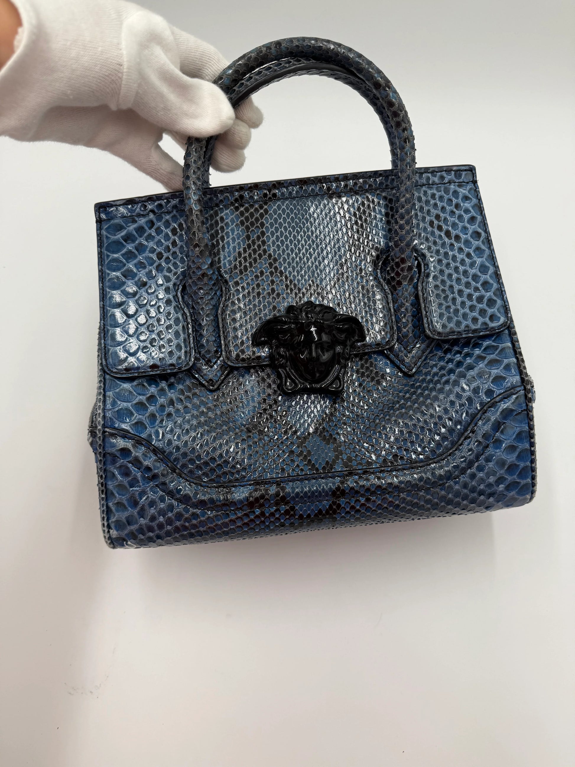 Versace-Borsa-a-Mano-Medusa-in-Pelle-Esotica-Blu-68618926063940 - Pally Vintage Closet