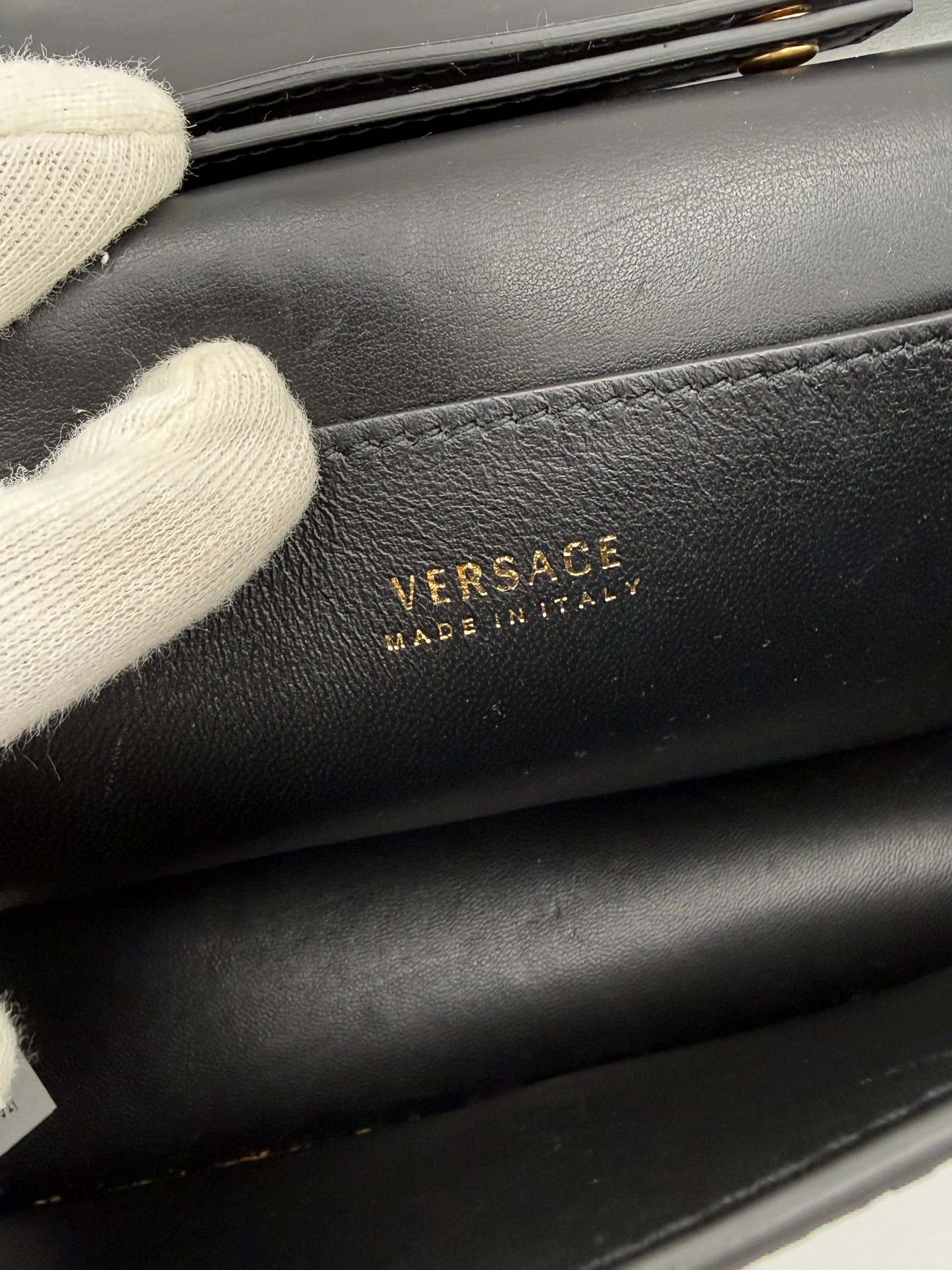 Versace-Borsa-a-Tracolla-Tribute-in-Pitone-Nero-e-Dettagli-Gold-70563876274500 - Pally Vintage Closet