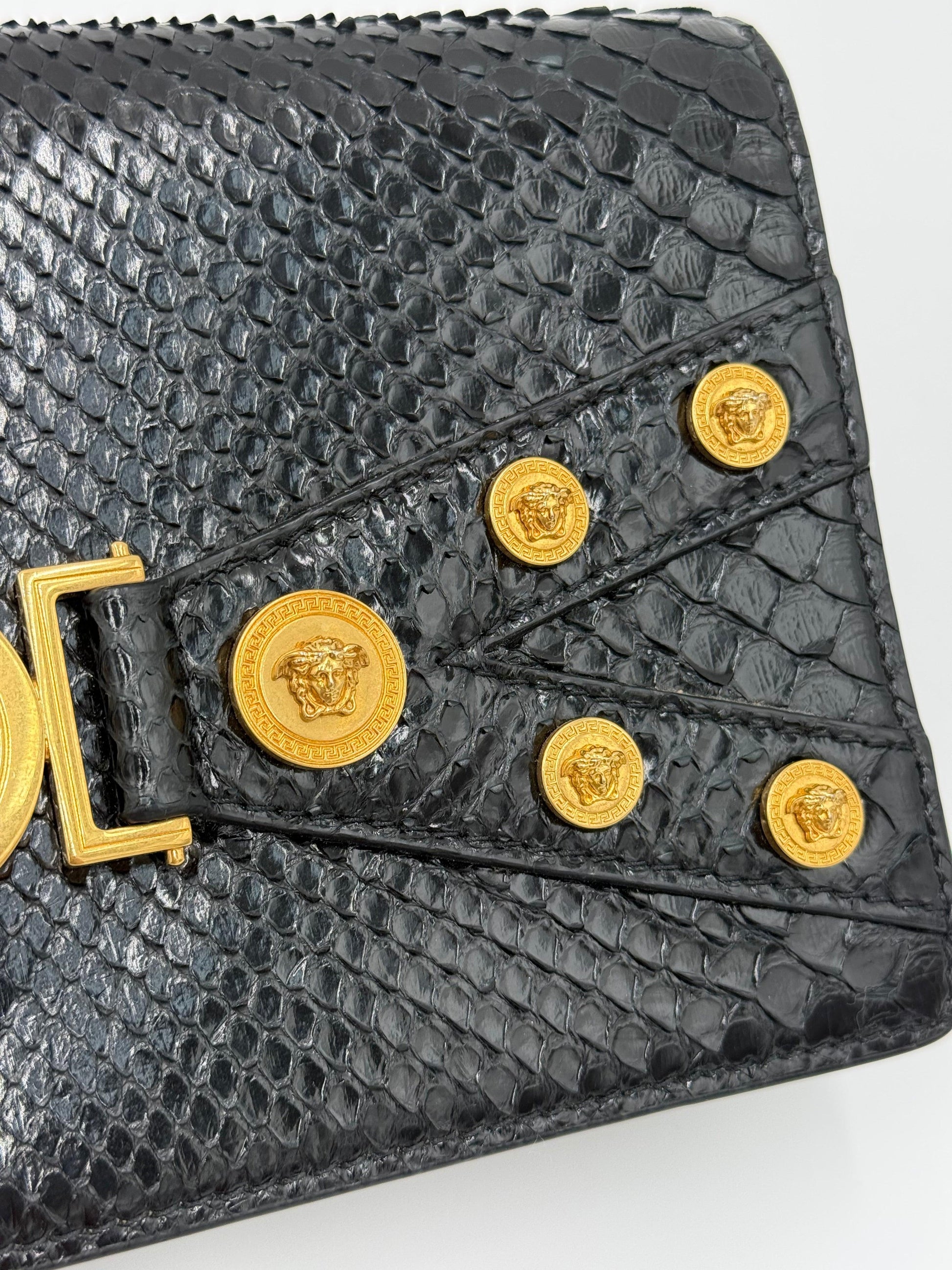 Versace-Borsa-a-Tracolla-Tribute-in-Pitone-Nero-e-Dettagli-Gold-70563876471108 - Pally Vintage Closet
