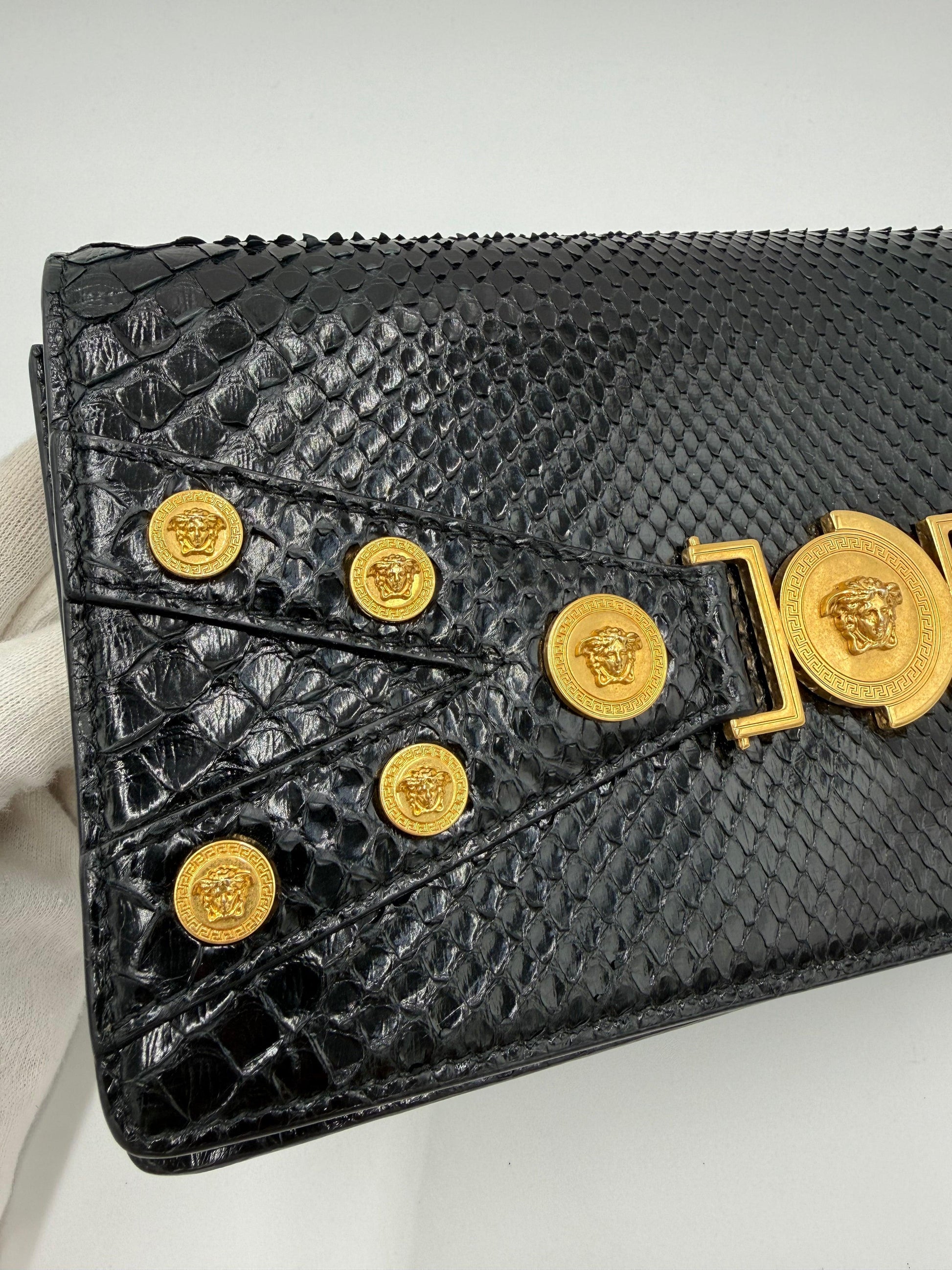 Versace-Borsa-a-Tracolla-Tribute-in-Pitone-Nero-e-Dettagli-Gold-70563876503876 - Pally Vintage Closet