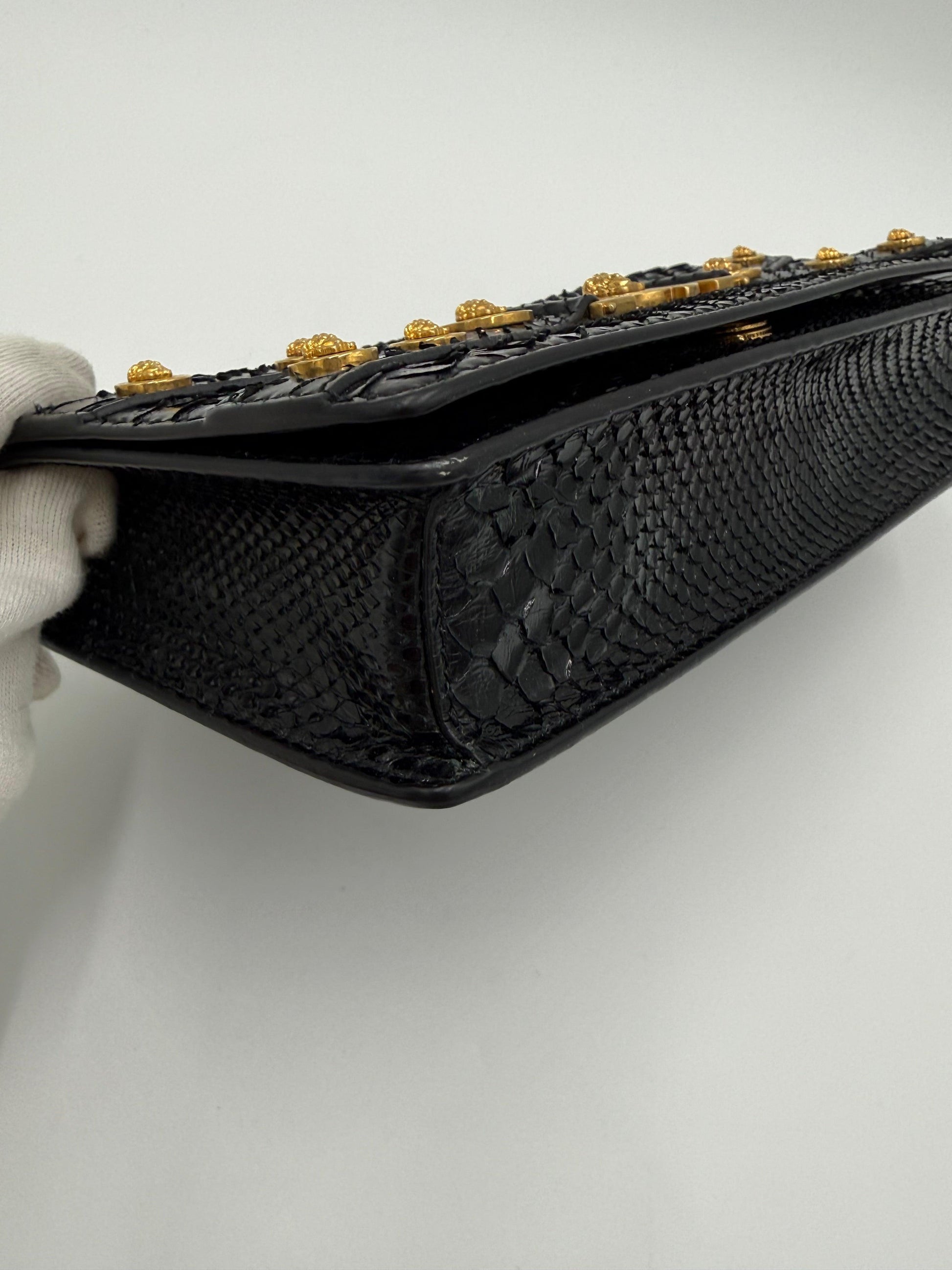 Versace-Borsa-a-Tracolla-Tribute-in-Pitone-Nero-e-Dettagli-Gold-70563876700484 - Pally Vintage Closet