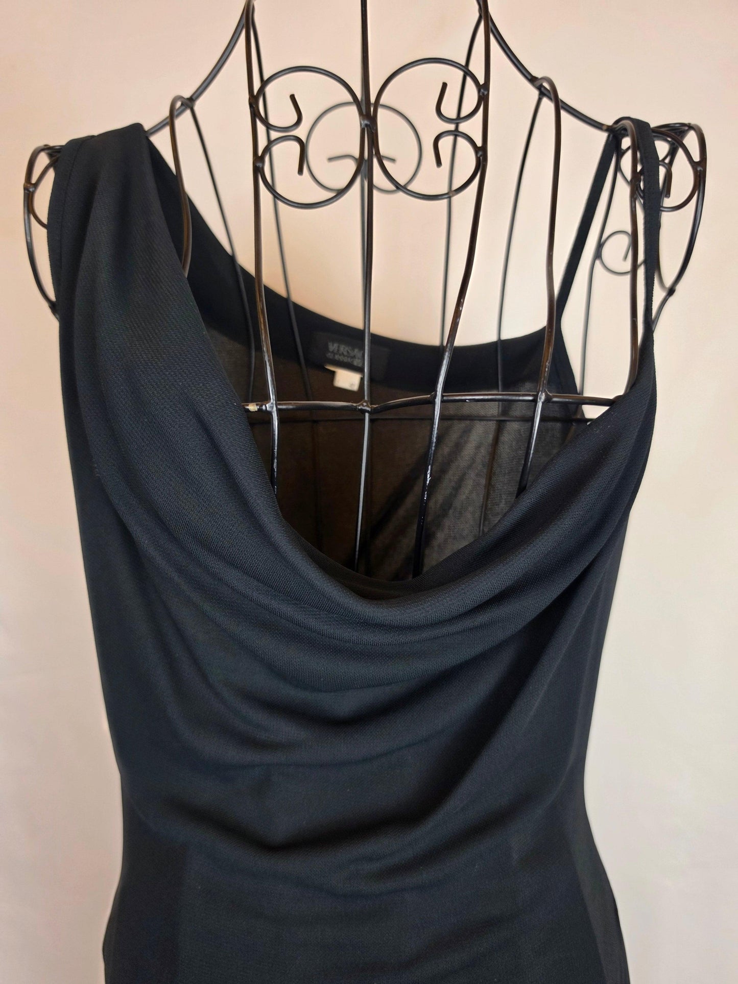 Versace Classic V2 Abito Vintage Scollo Asimmetrico Drappeggiato Nero - Pally Vintage Closet
