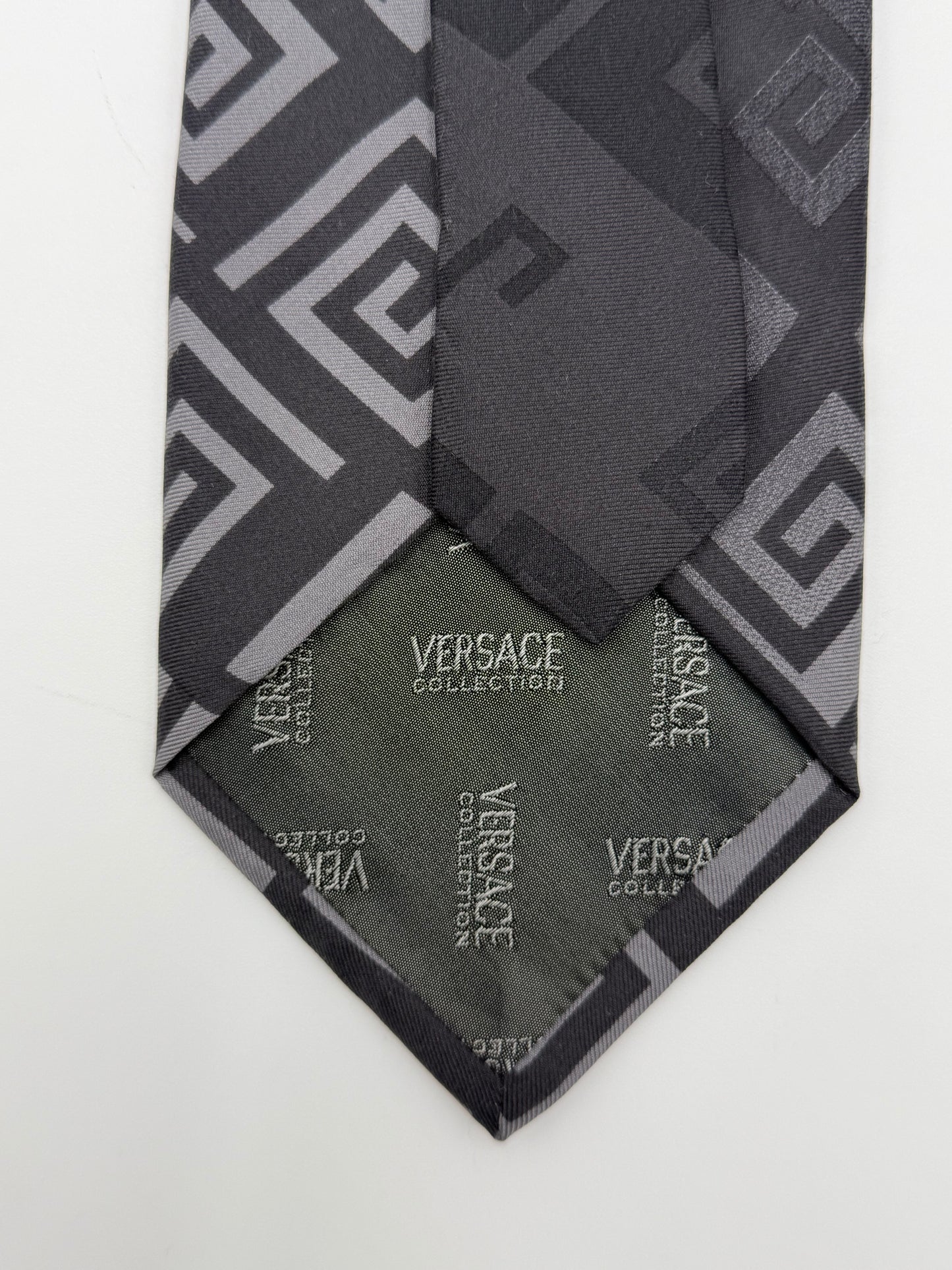 Versace Collection Cravatta Motivo Geometrico Nero e Grigio - Pally Vintage Closet