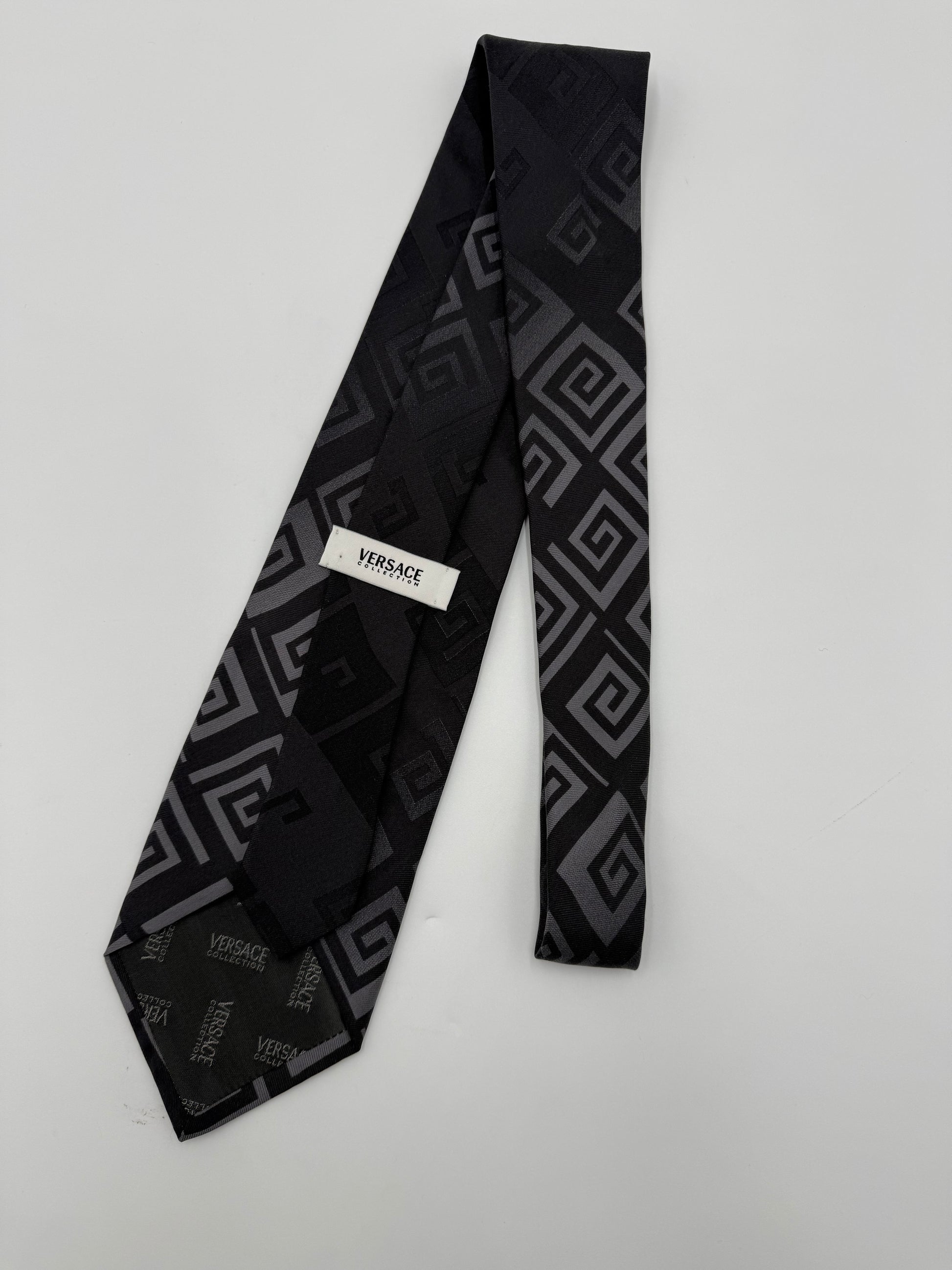 Versace Collection Cravatta Motivo Geometrico Nero e Grigio - Pally Vintage Closet
