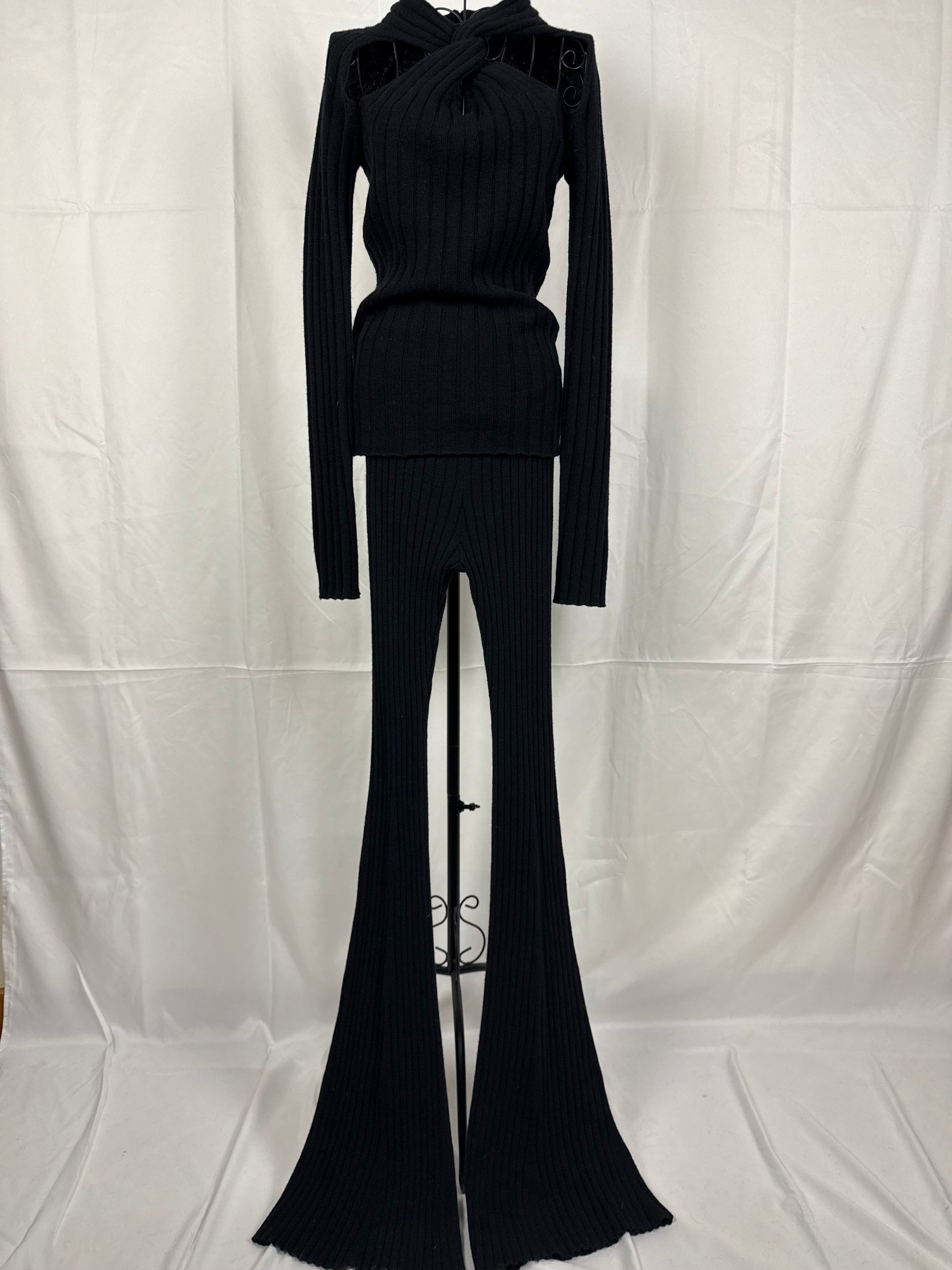 Versace Completo Ribbed in Maglia con Dettagli Cut-Out e Bottoni Medusa Nero - Pally Vintage Closet