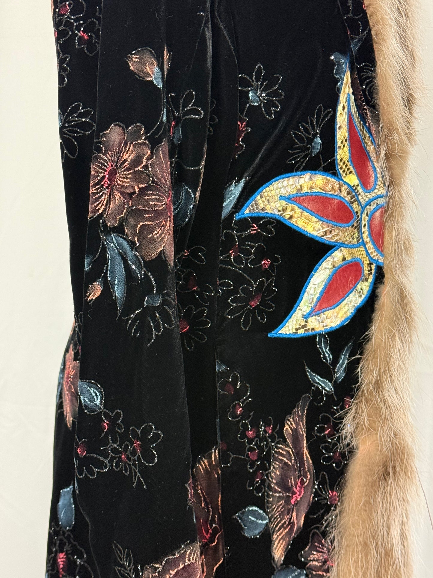 Voyage London Cappotto Vintage in Velluto e Pelliccia Nero - Pally Vintage Closet