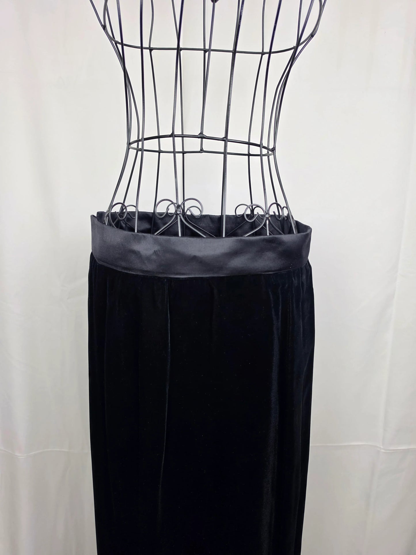 Yves-Saint-Laurent-Rive-Gauche-Maxi-Gonna-Vintage-Velluto-Nero-70263500734788 - Pally Vintage Closet
